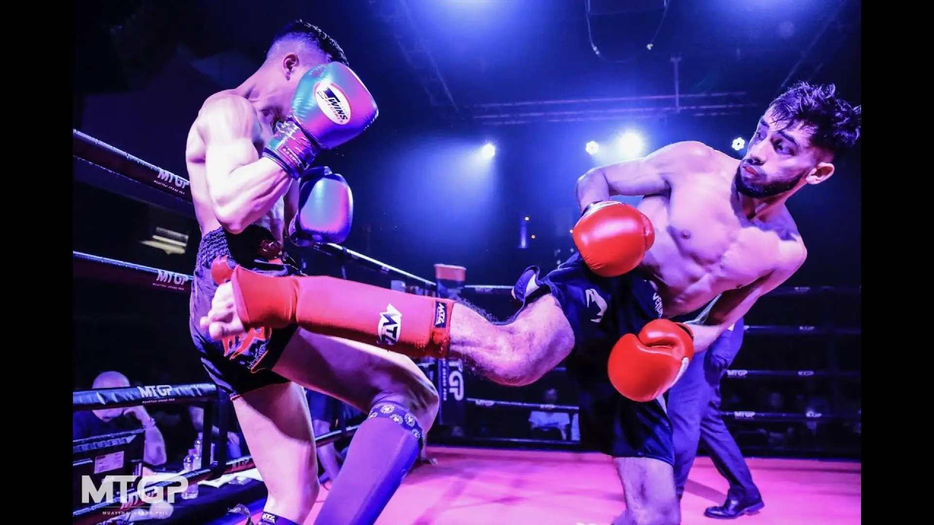 Sam Squires vs Kyle Rowe