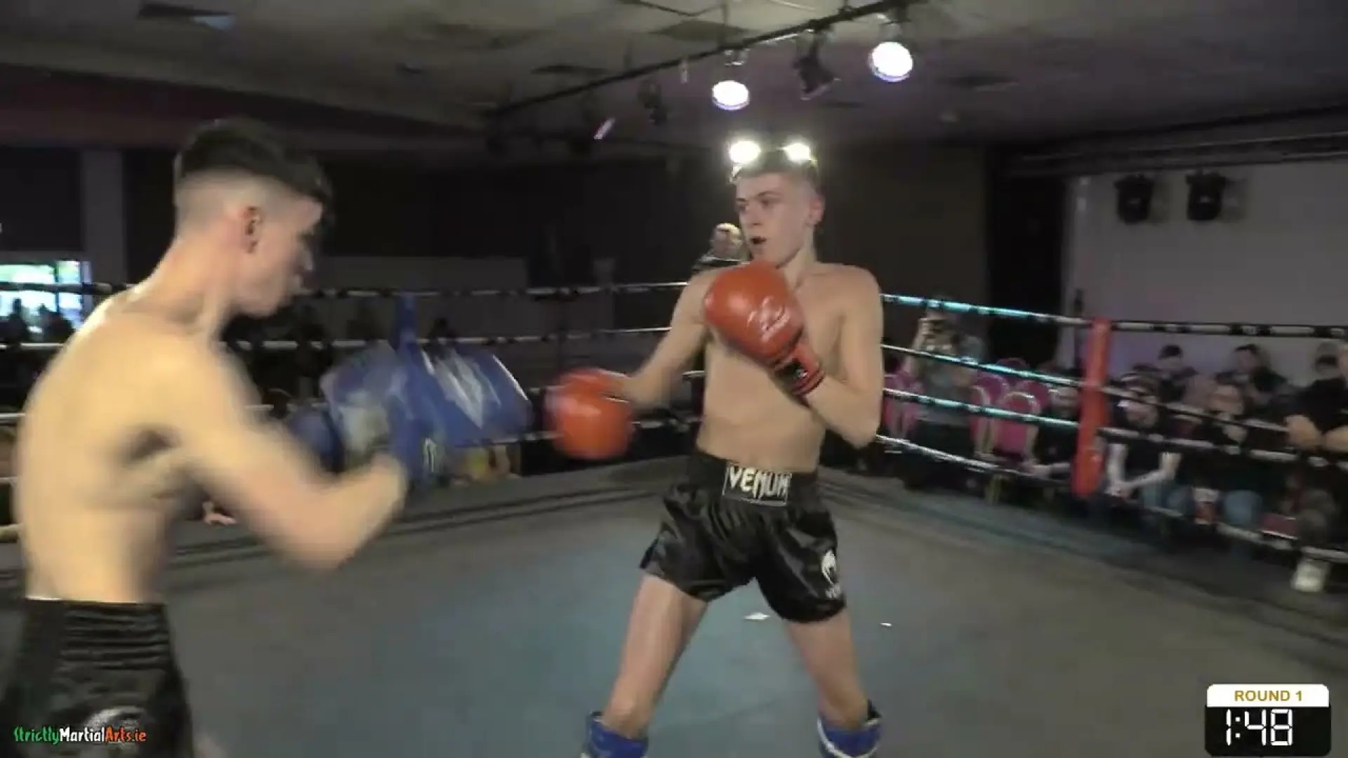 Ray Towel vs Kori Walsh (Fight Video)