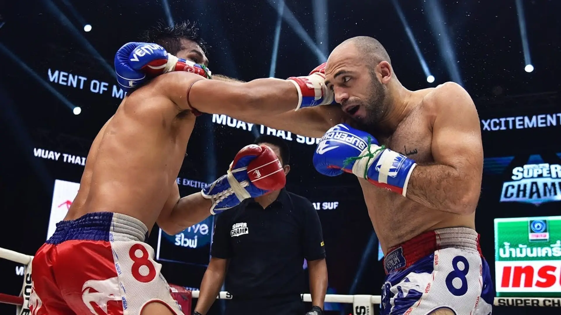 Samransak WorMuayThaiChomBueng vs Ray J Virajahntorn