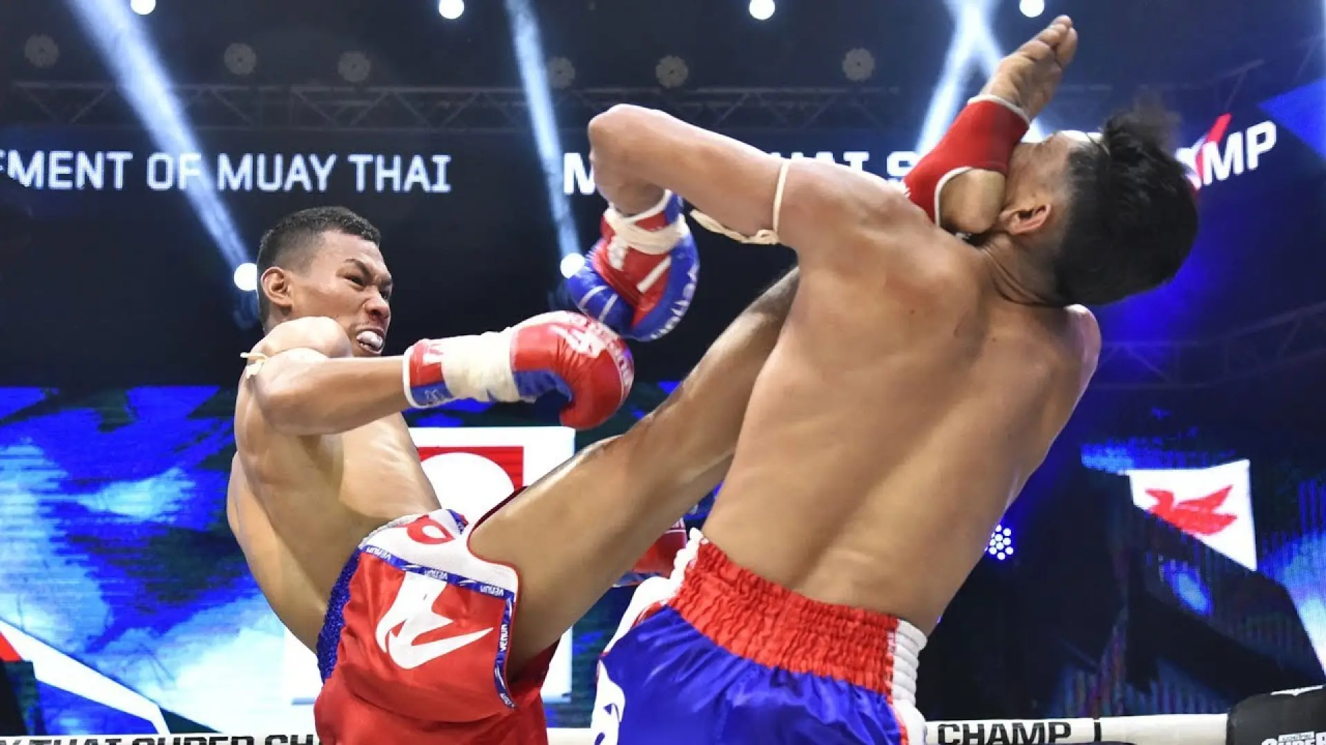 Petchtablan Sitweerachai vs Masoud Raeesi