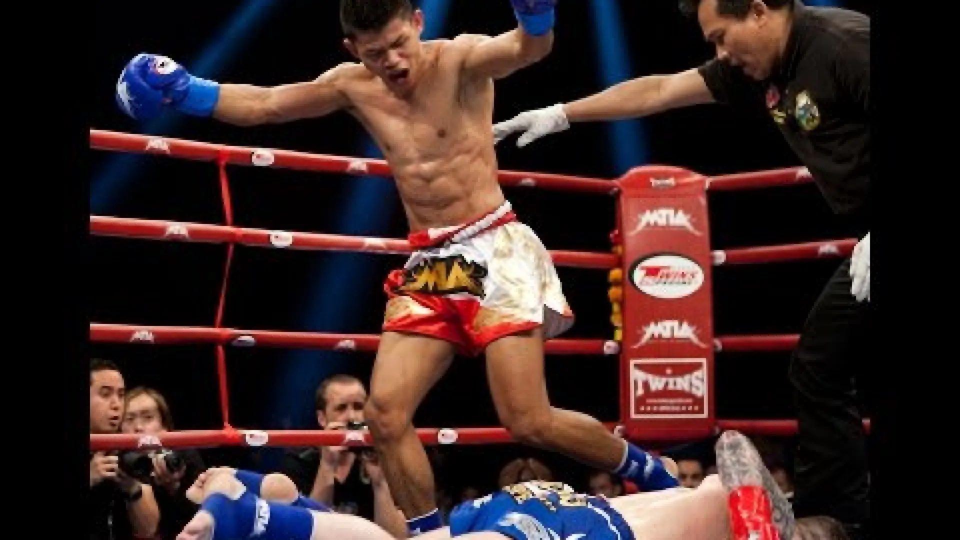 Andy Howson vs Thanit Watthanaya (Fight Video)