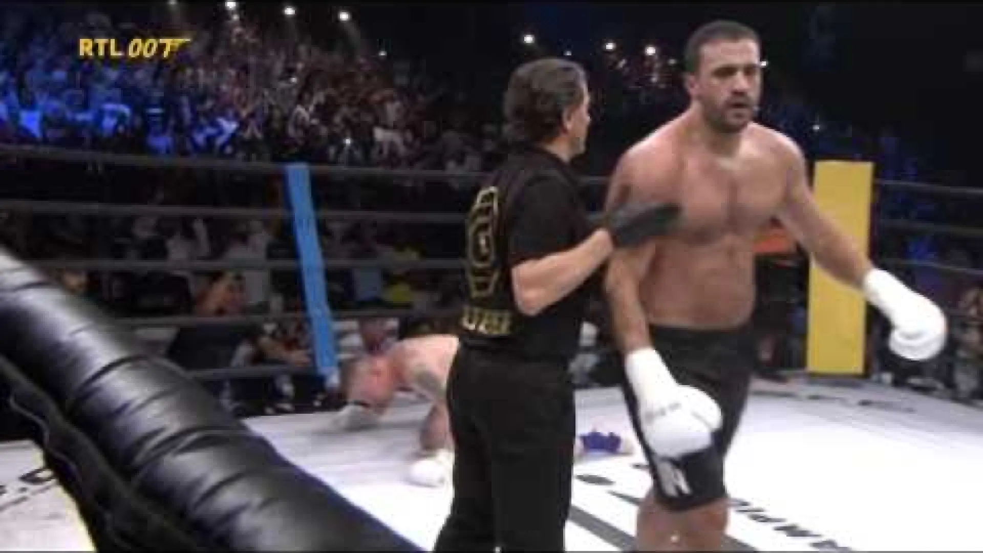 Badr Hari vs Peter Graham (Fight Video)