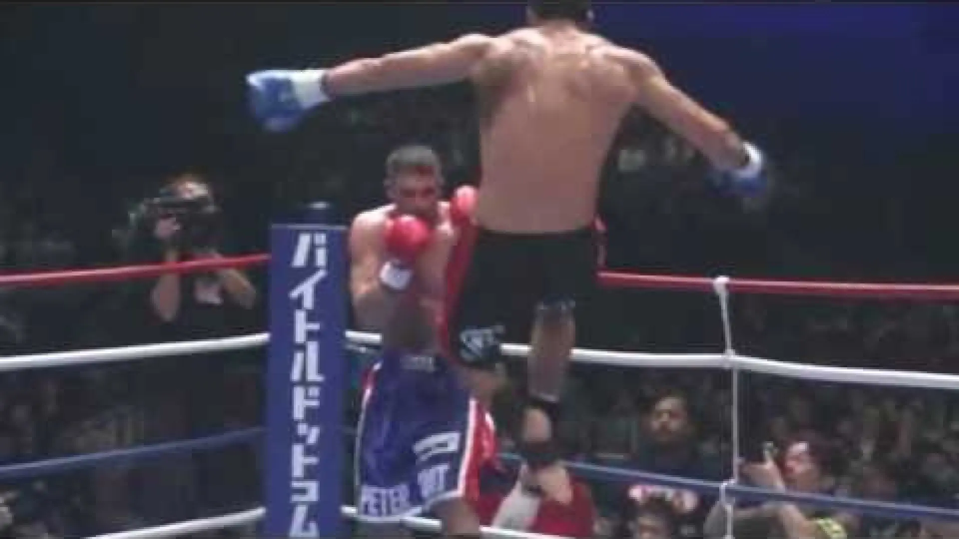Badr Hari vs Peter Aerts (Fight Video)