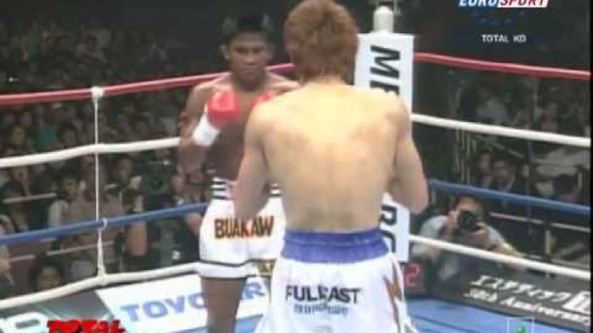 Buakaw Banchamek vs Yoshihiro Sato (Fight Video)
