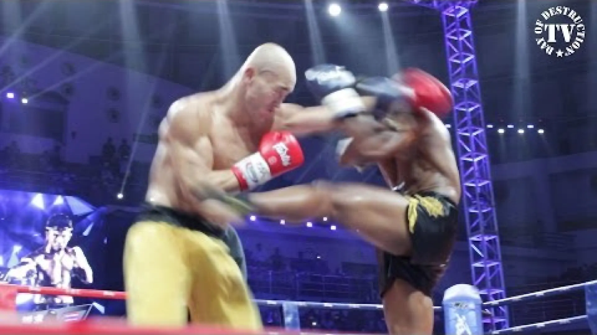 Buakaw Banchamek vs Yi Long (Fight Video)