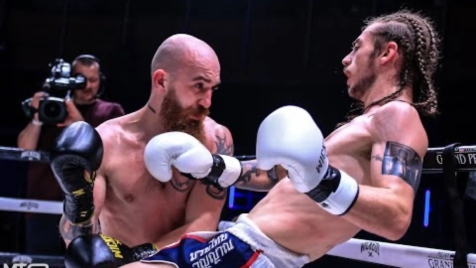 Evan Jays vs Jonno Chipchase (Fight Video)