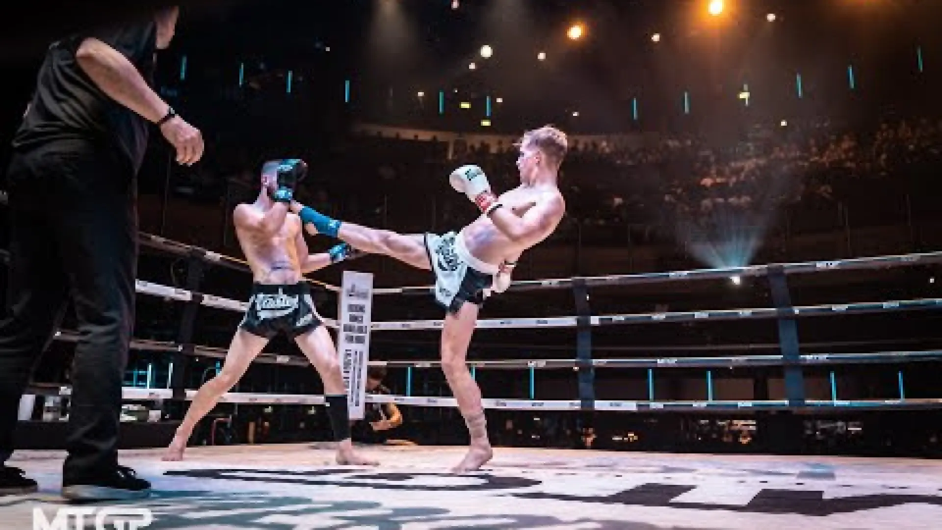 Fin Cook vs Jacob Thompson (Fight Video)