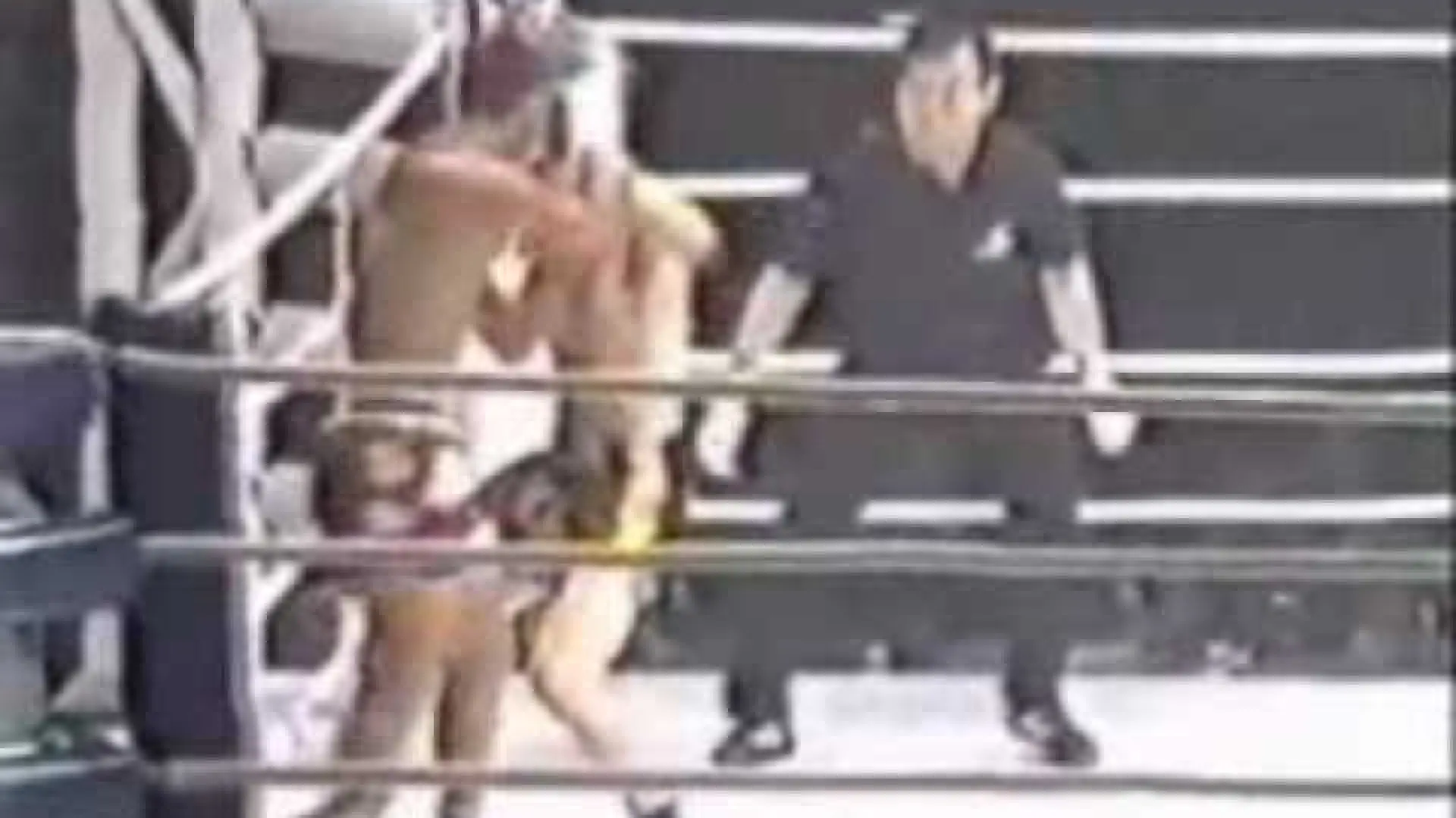 John Wayne Parr vs Oomsin Sitkuanam (Fight Video)