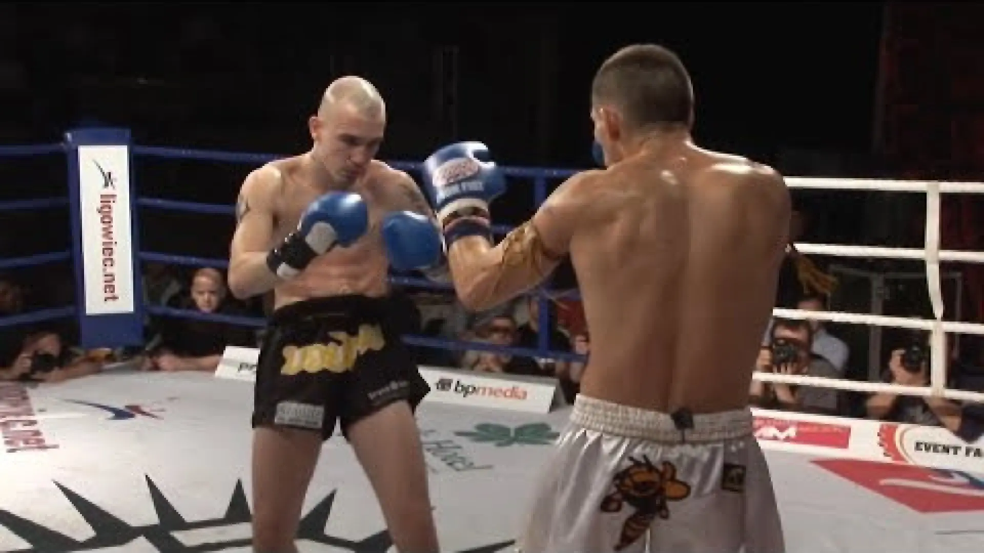 Jonno Chipchase vs Martusz Cieslinski (Fight Video)