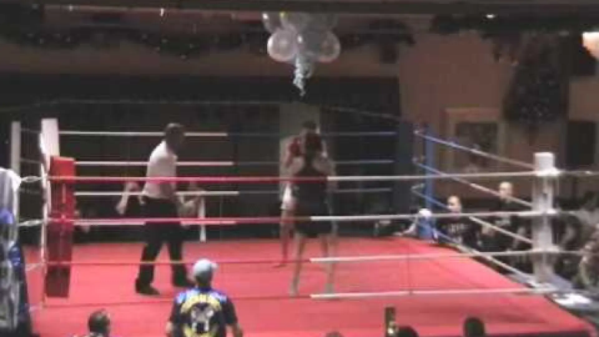 Julie Kitchen vs Kerry Vera (Fight Video)