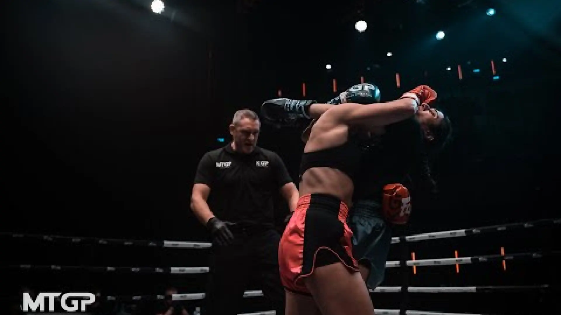 Kesia Dempsey vs Farzana Shaukat (Fight Video)