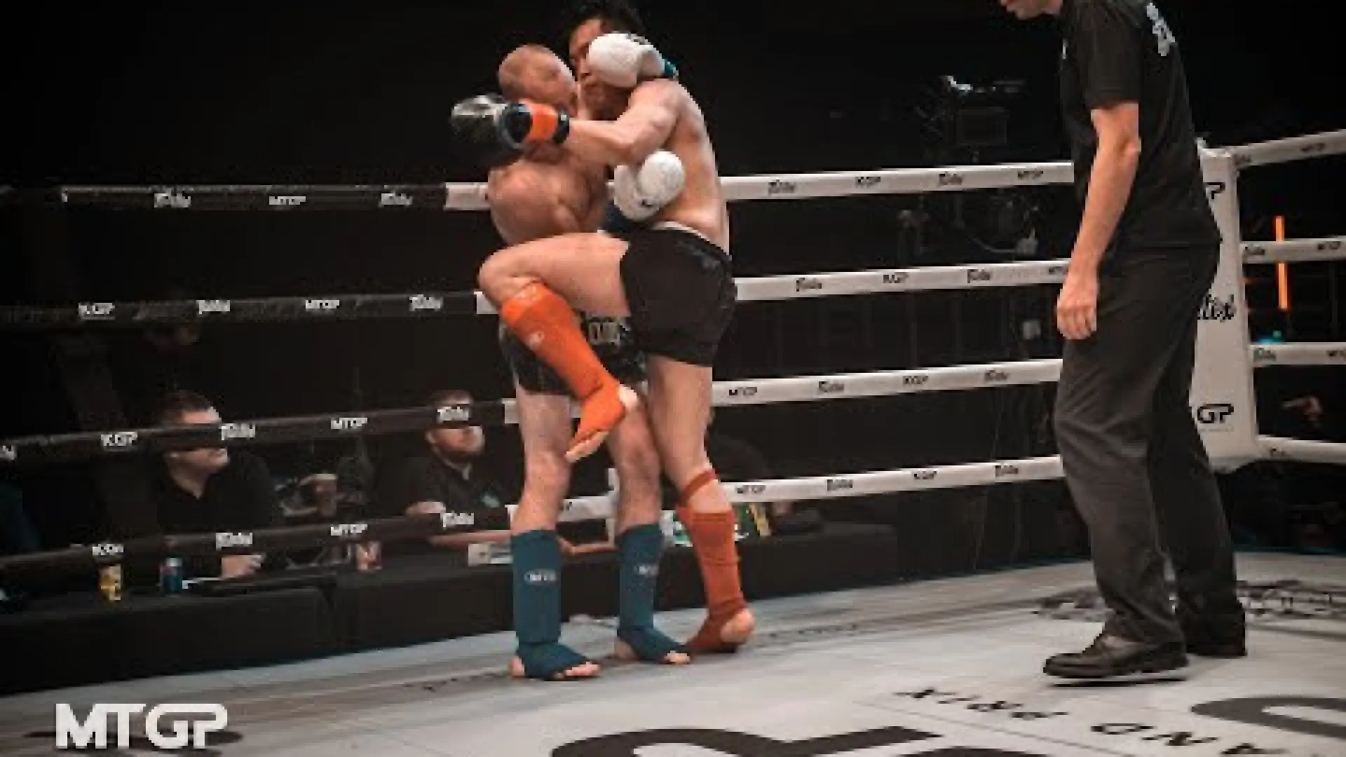 Mark Waterman vs Ming Hao Tay (Fight Video)