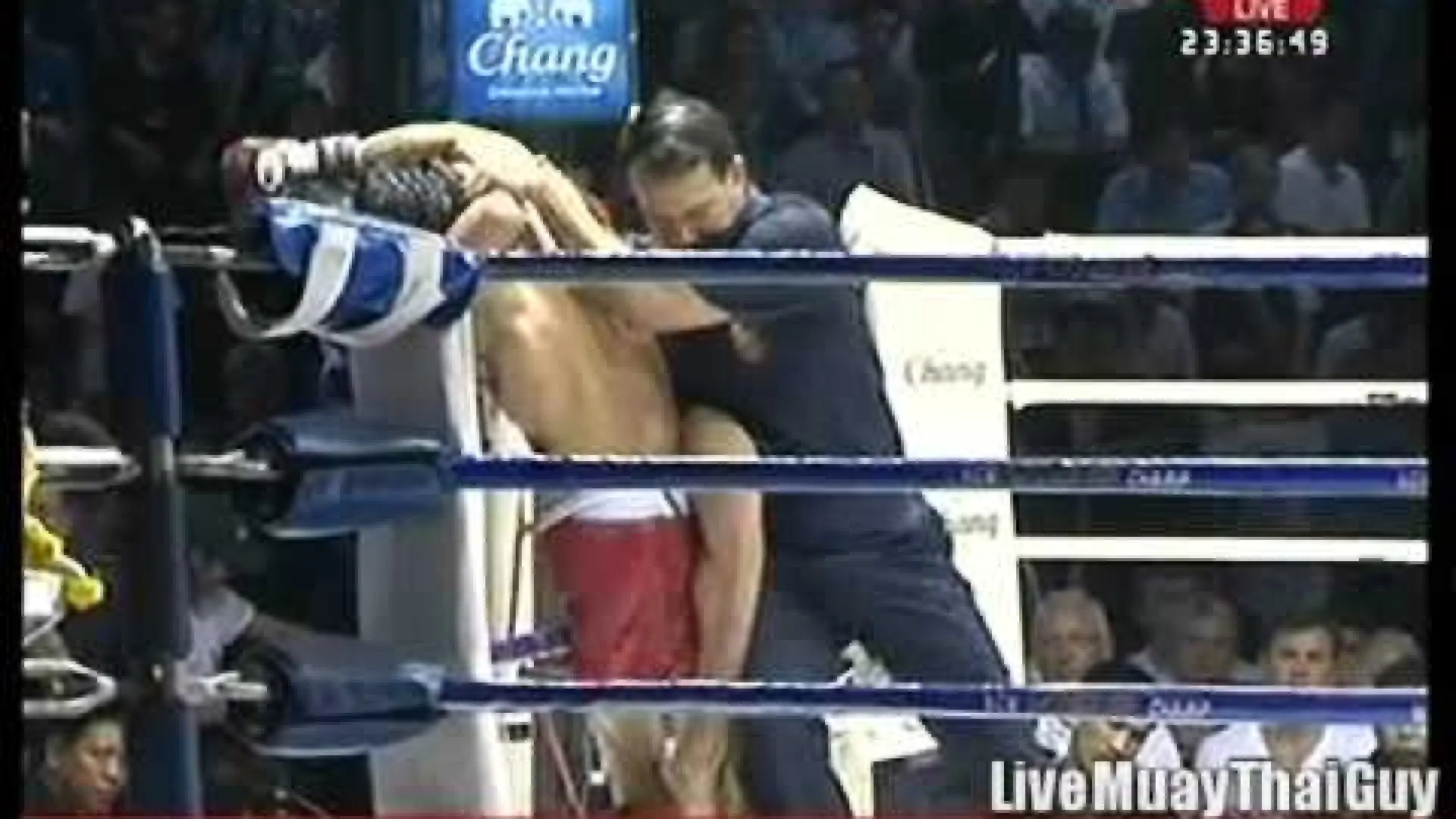 Petchmorakot Petchyindee vs Tong Puideenaidee (Fight Video)