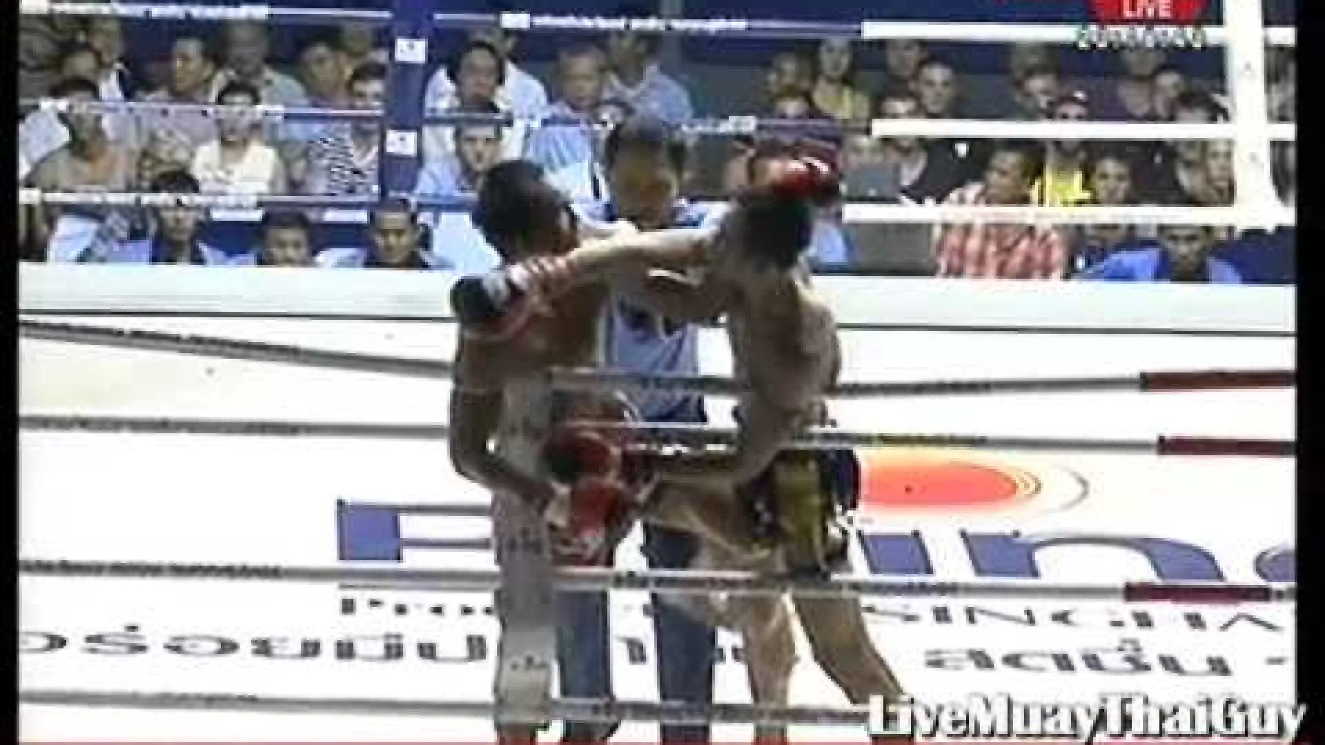 Petchmorakot Petchyindee vs Tong Puideenaidee (Fight Video)