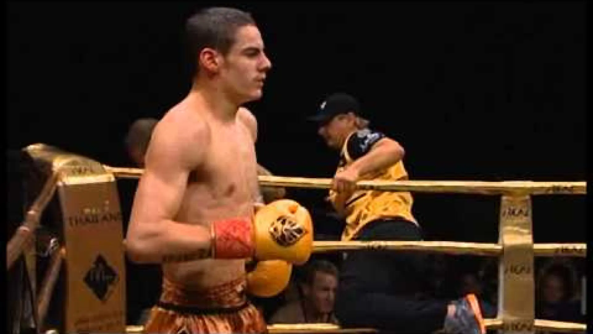 Superbon Singha Mawynn vs Toby Smith (Fight Video)