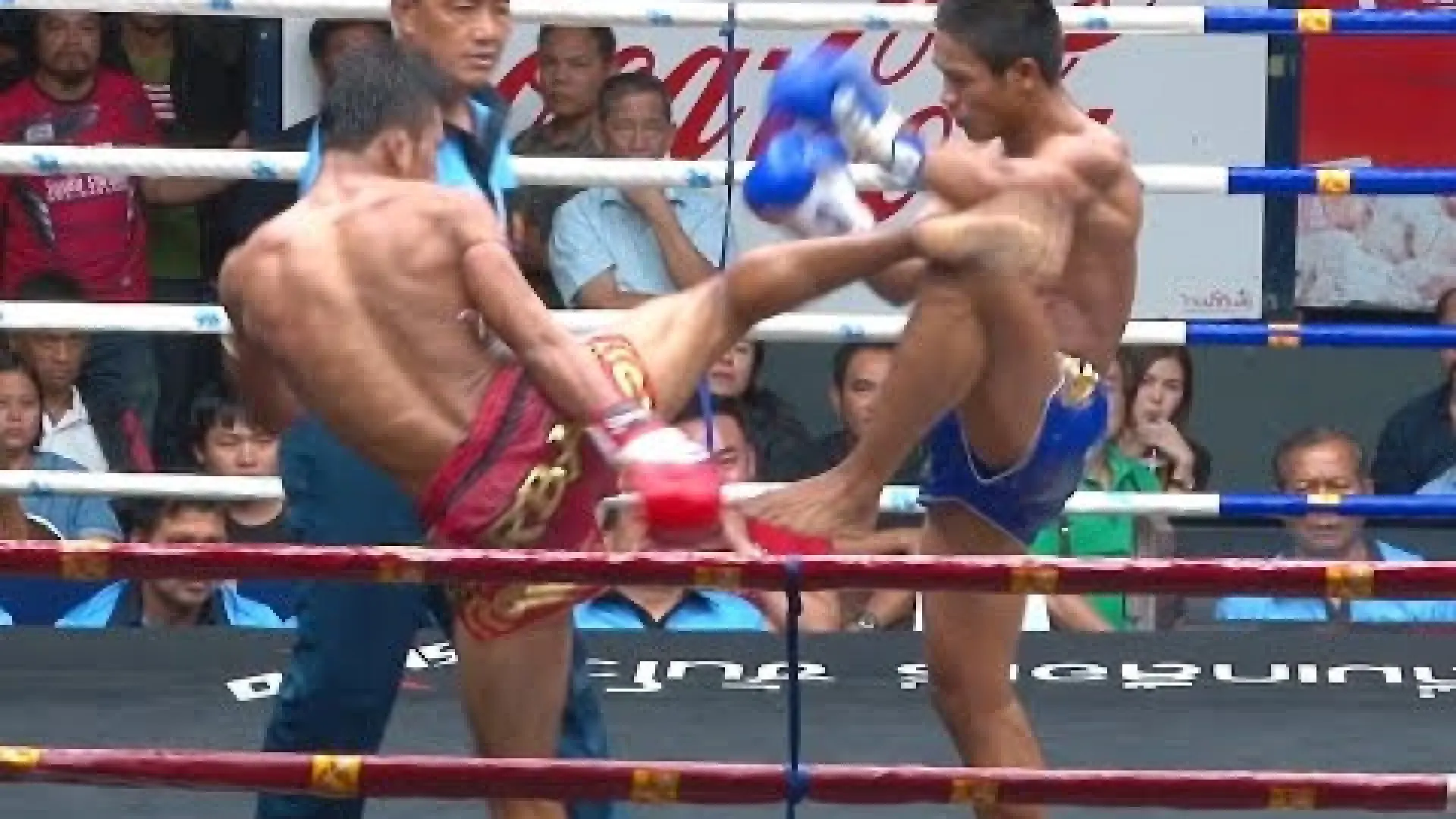 Superlek Kiatmoo9 vs Petngam Kiatkamphon (Fight Video)