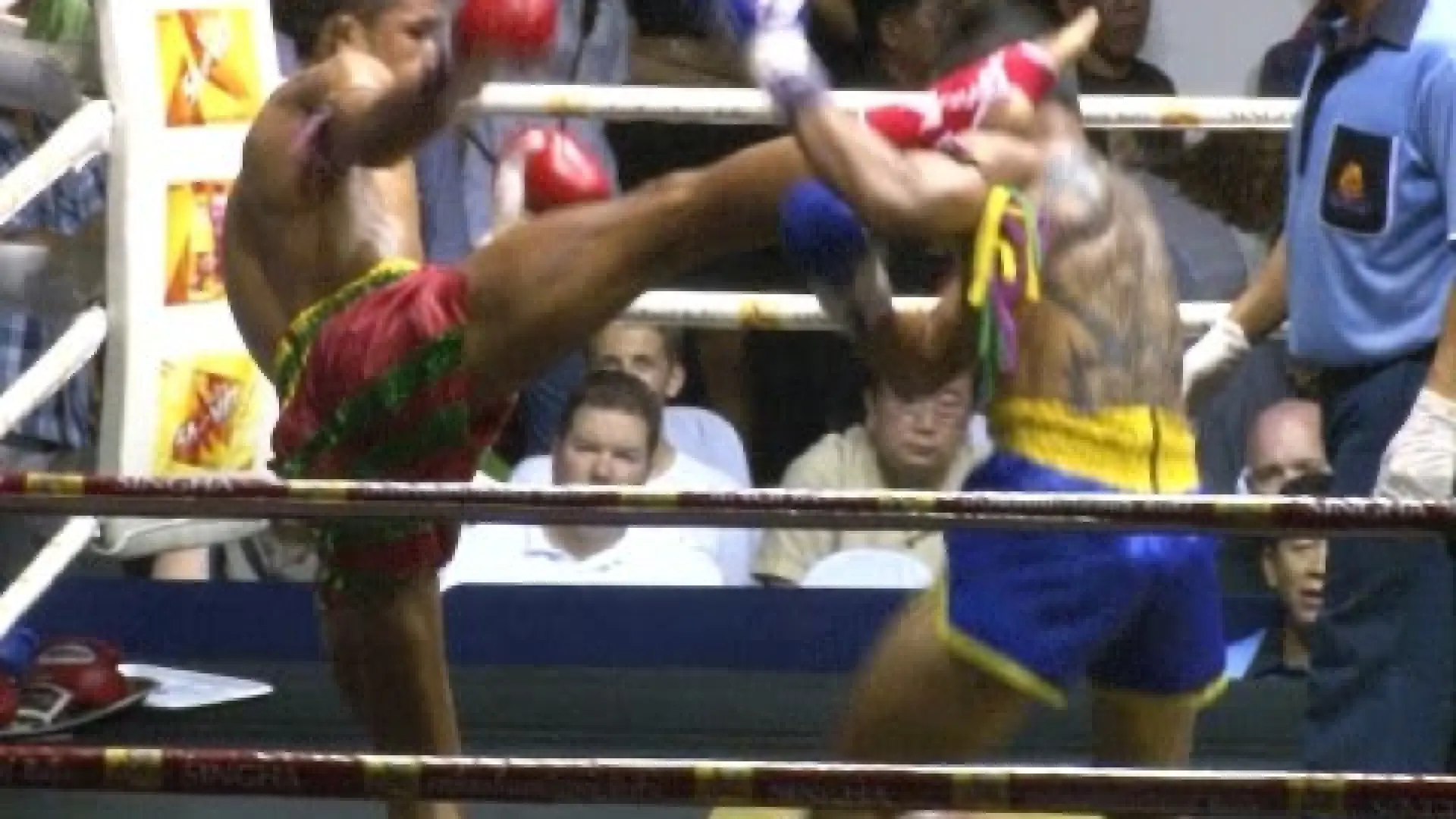 Superlek Kiatmoo9 vs Pornsanae Sitmonchai (Fight Video)
