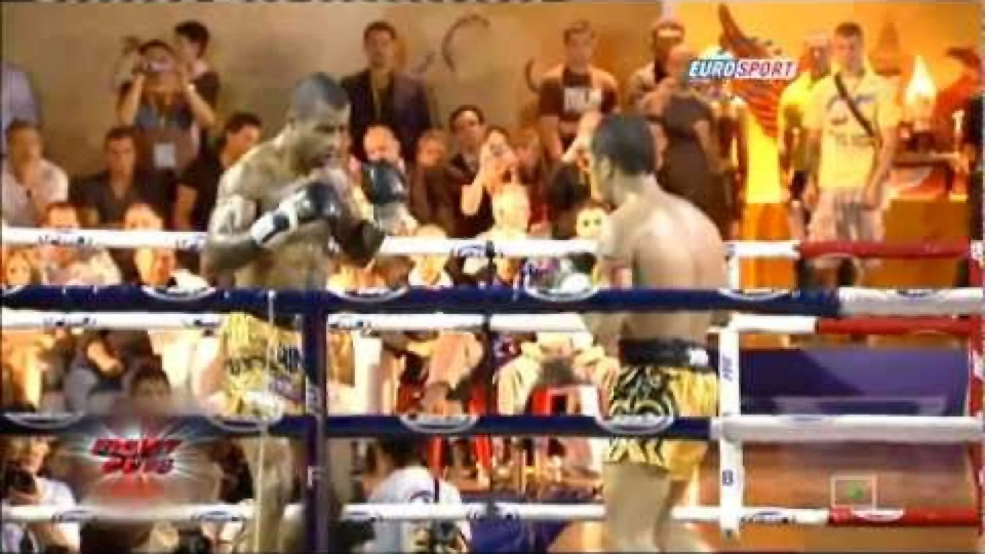 Cosmo Alexandre vs Yodsanklai Fairtex (Fight Video)