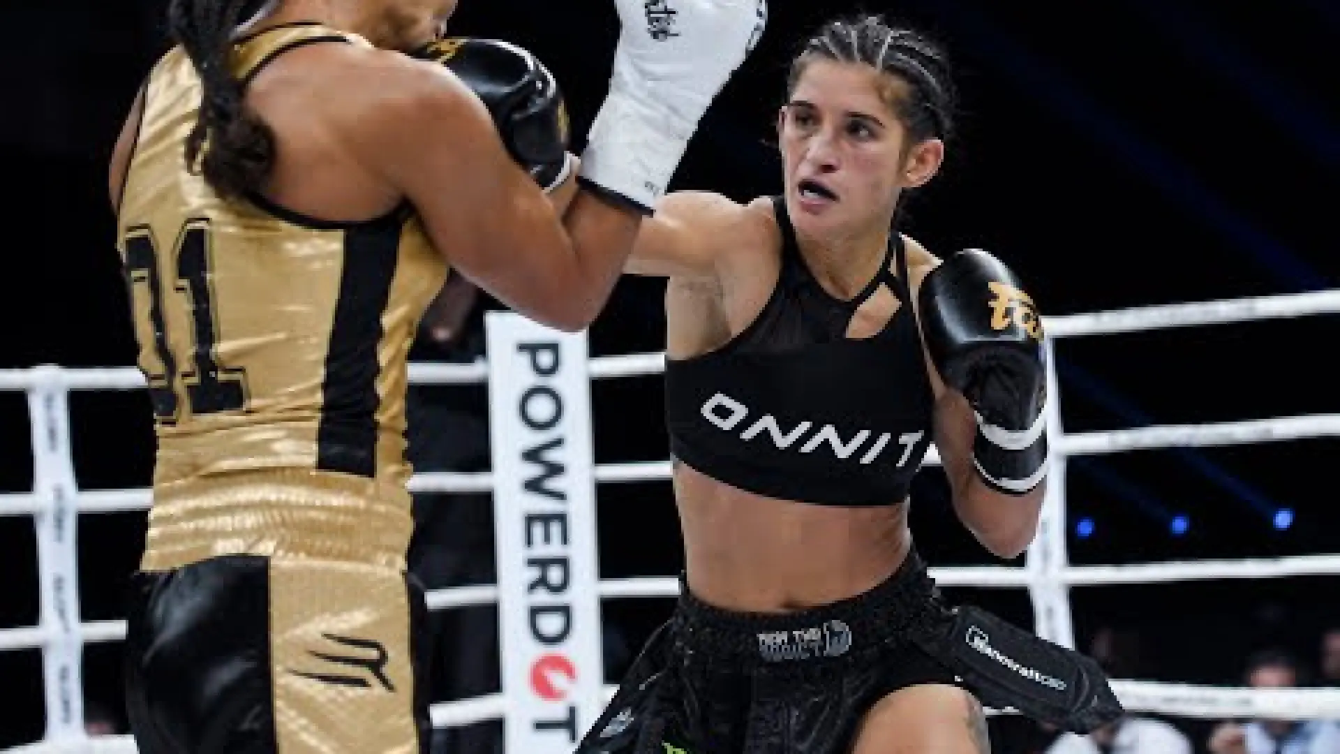 Anissa Meksen vs Tiffany Van Soest (Fight Video)