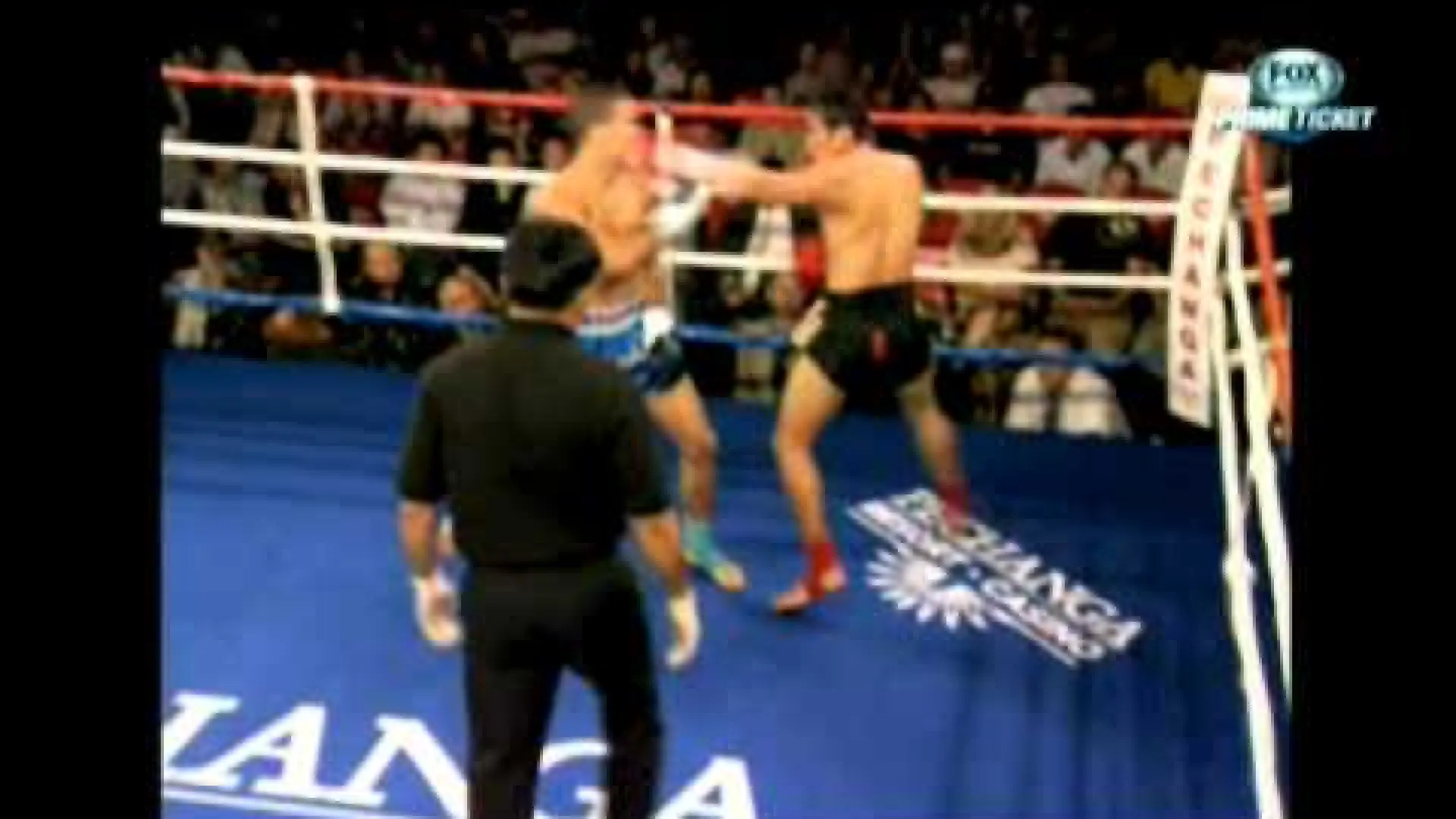 Fabio Pinca vs Kaensak Sor Ploenjit (Fight Video)