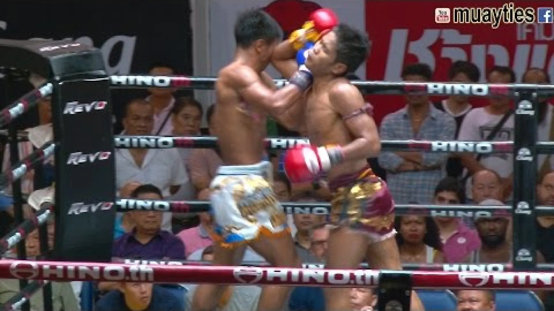 Petpanomrung Kiatmoo9 vs Muangthai PK Saenchai (Fight Video)