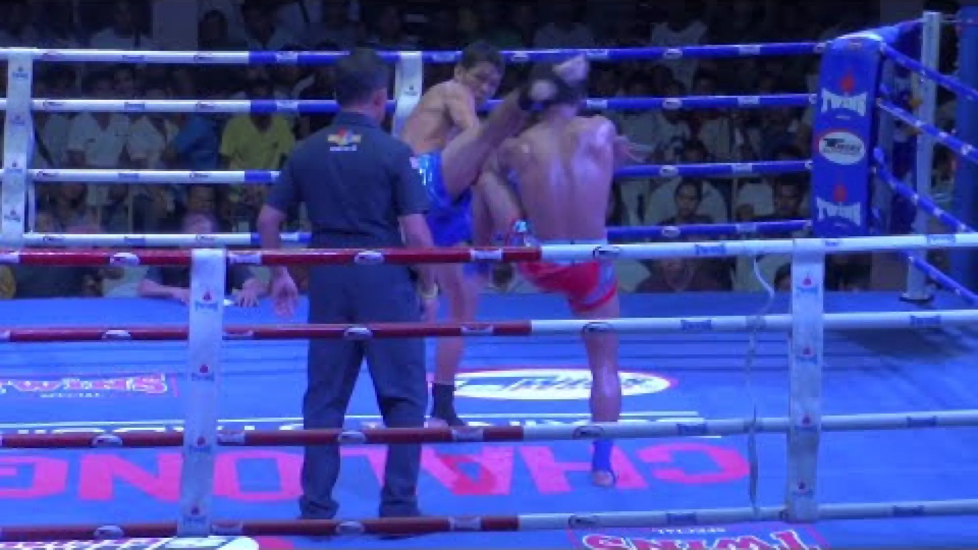 Petpanomrung Kiatmoo9 vs Aranchai Pran26 (Fight Video)