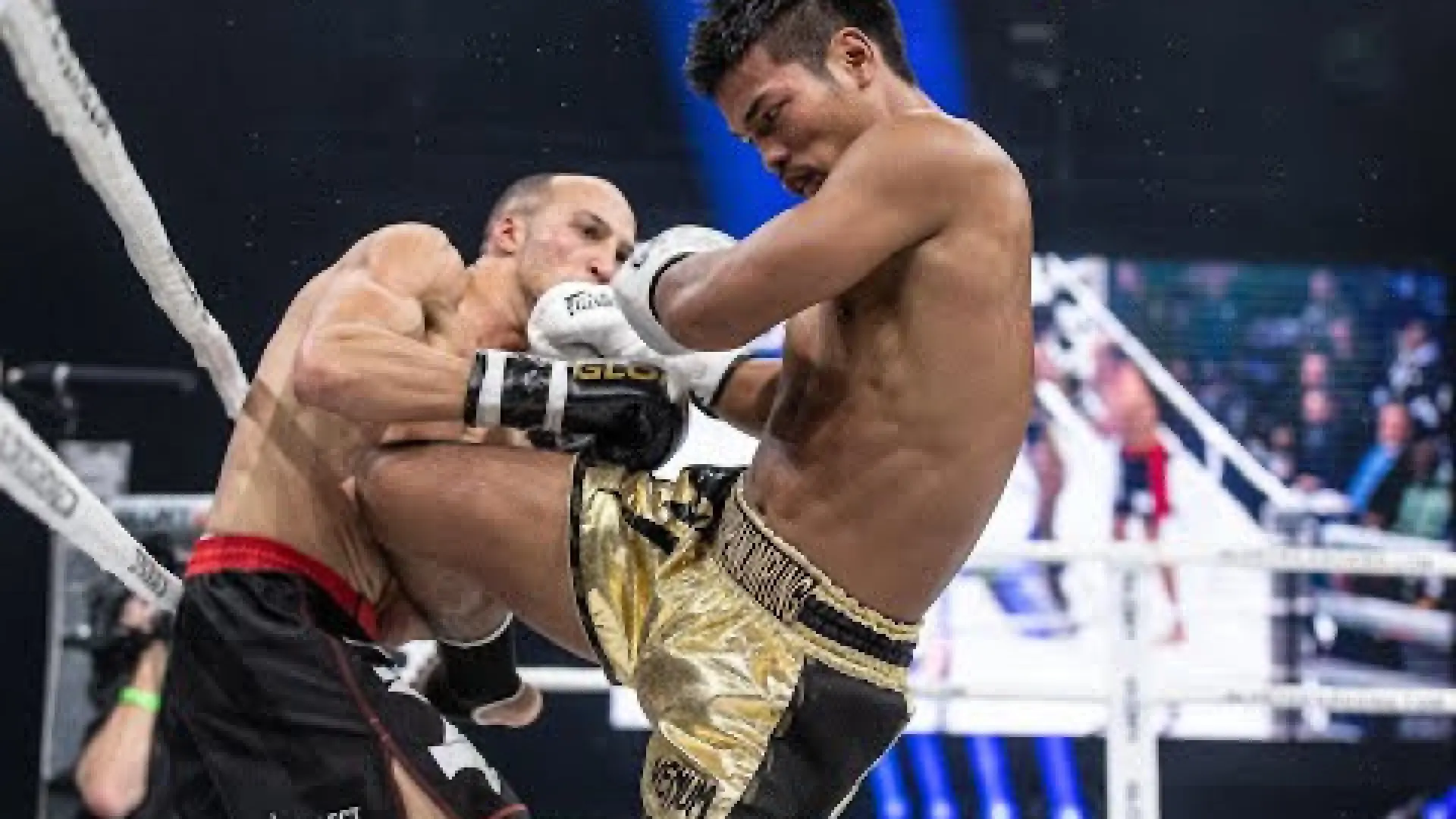 Petpanomrung Kiatmoo9 vs Kevin VanNostrand (Fight Video)
