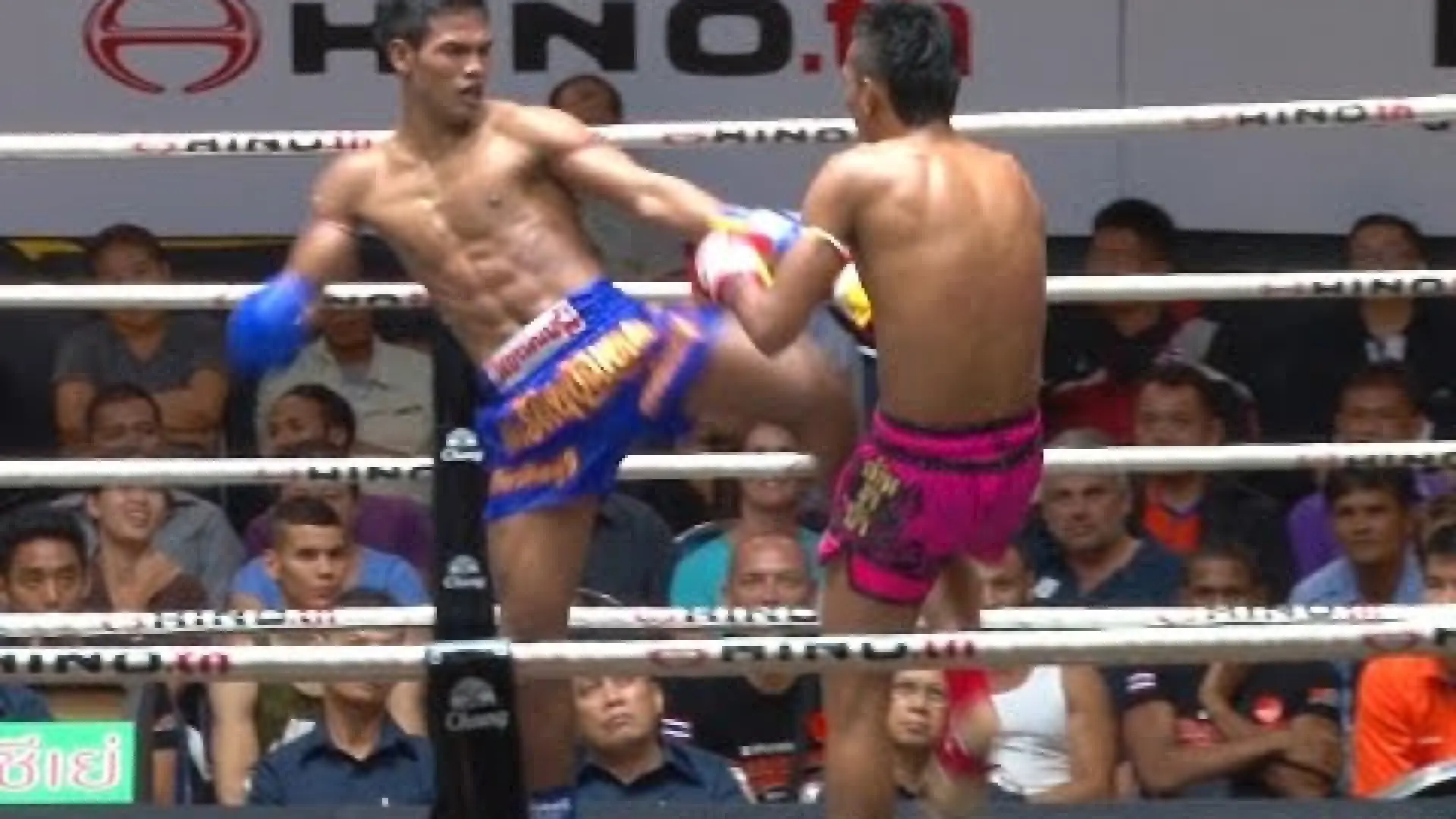 Petpanomrung Kiatmoo9 vs Chamuaktong Sor Yupinda (Fight Video)
