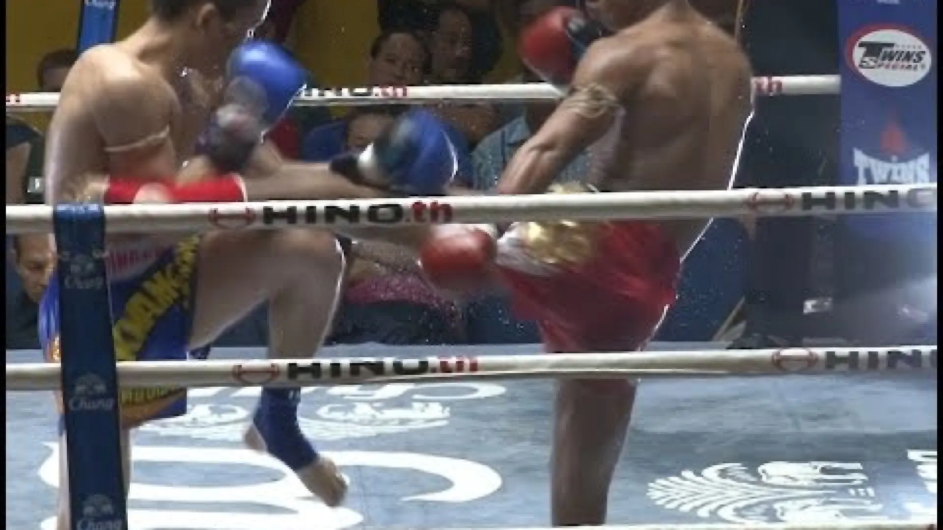 Petpanomrung Kiatmoo9 vs Kwankhao Mor Ratanabandit (Fight Video)