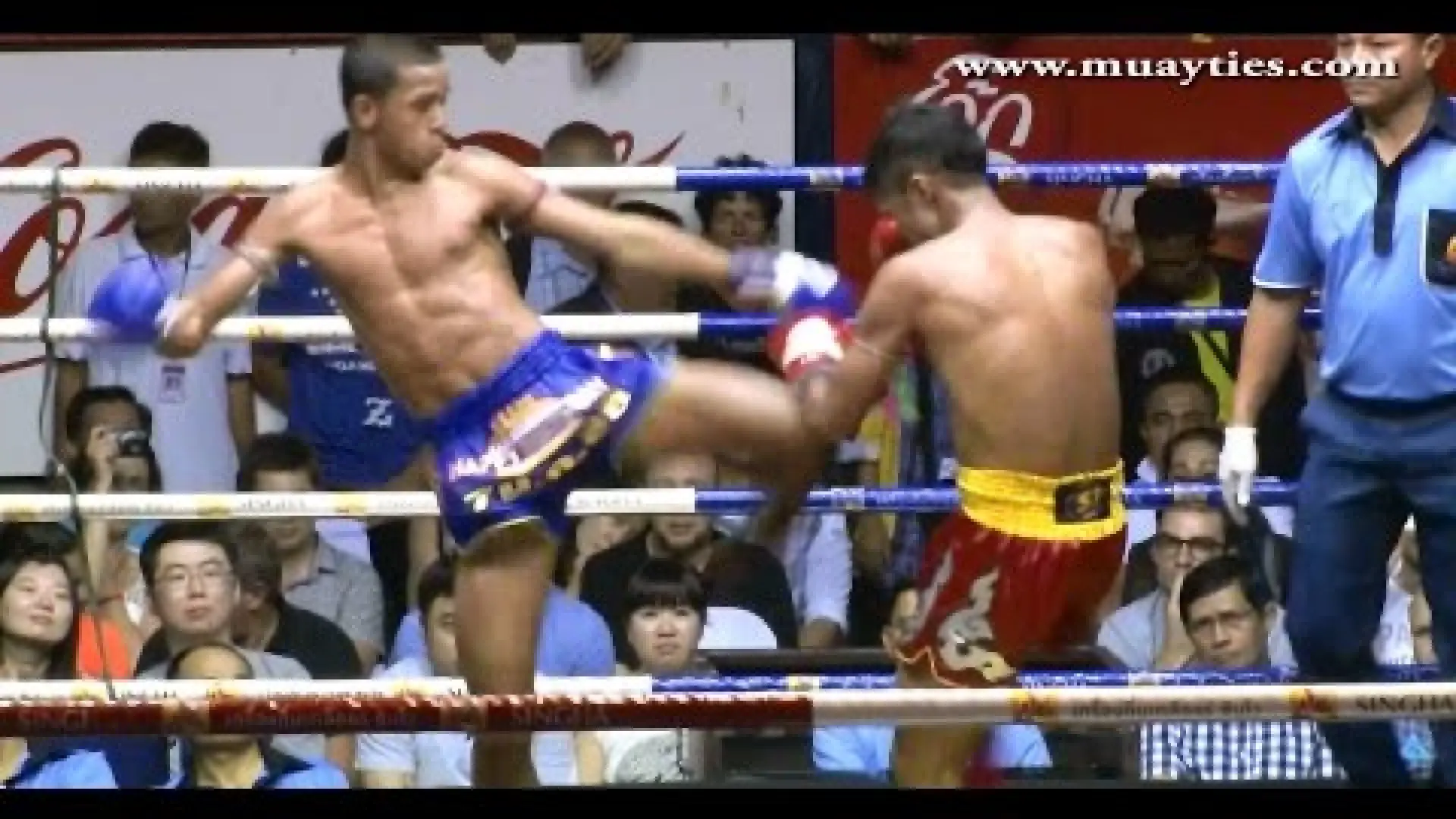Panpayak Jitmuangnon vs Luknimit Singklongsi (Fight Video)