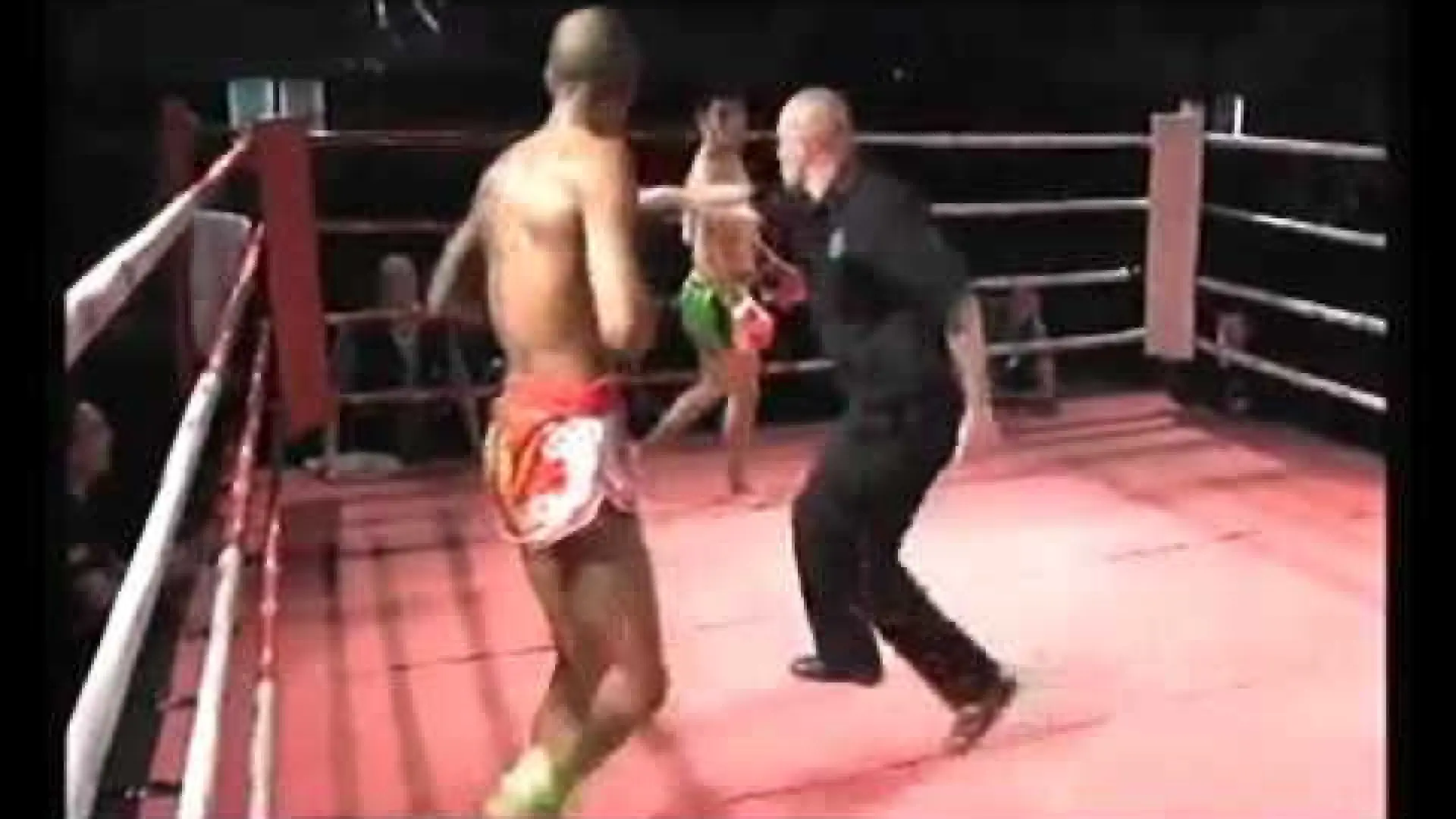 Dean James vs Rungravee Sasiprapa (Fight Video)