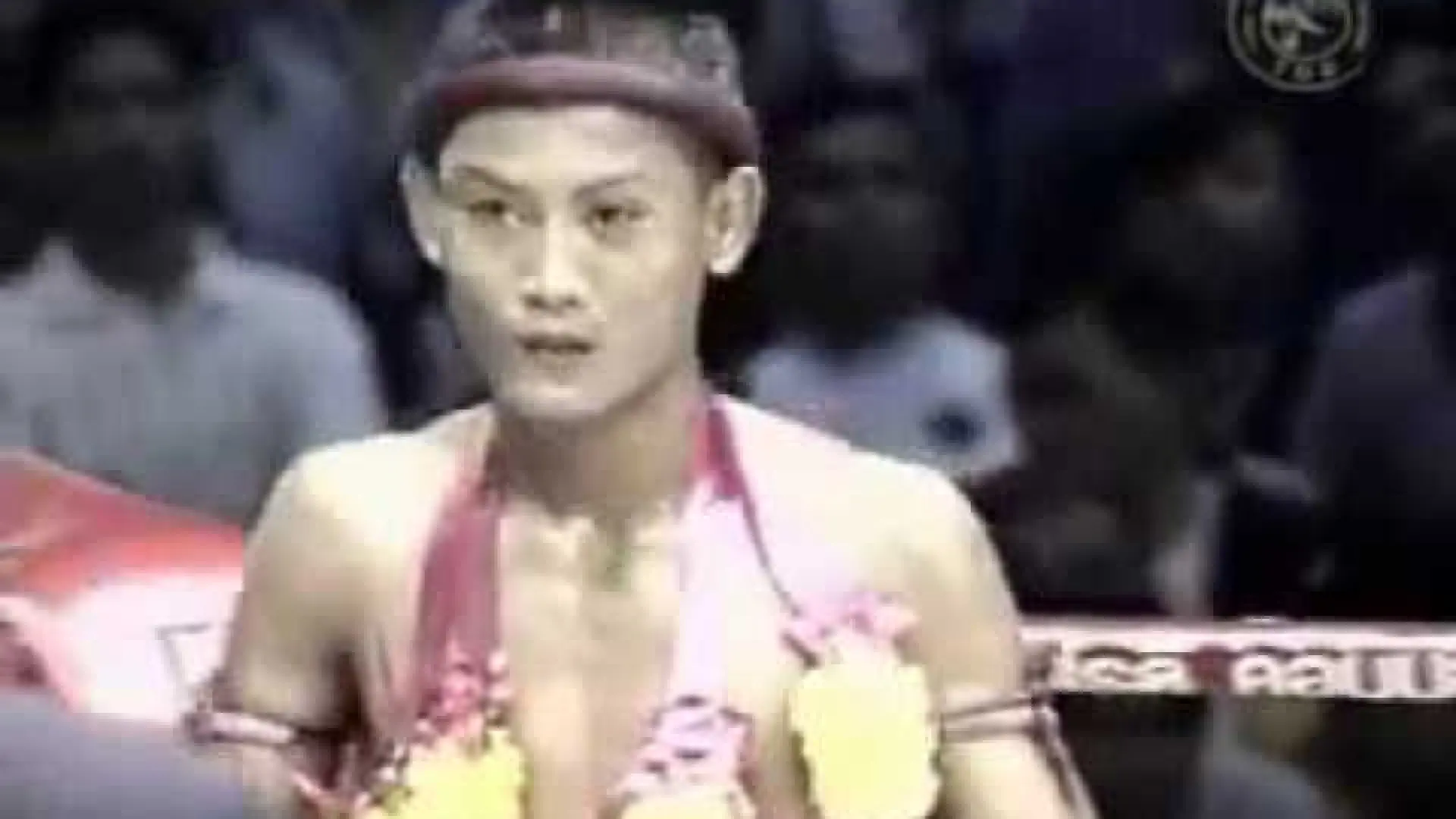 Yodsanklai Fairtex vs Nopparat Keatkhamtorn (Fight Video)