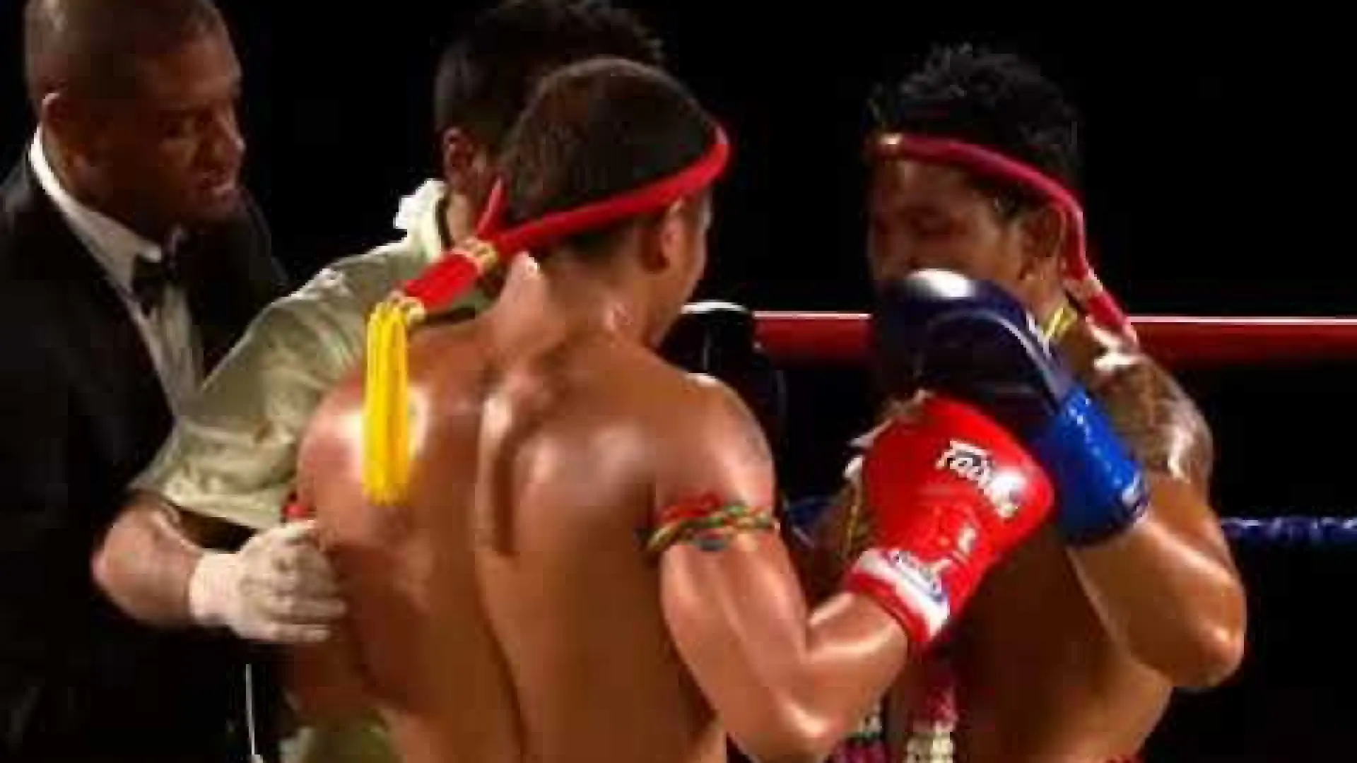 Yodsanklai Fairtex vs Malaipet Sasiprapa (Fight Video)