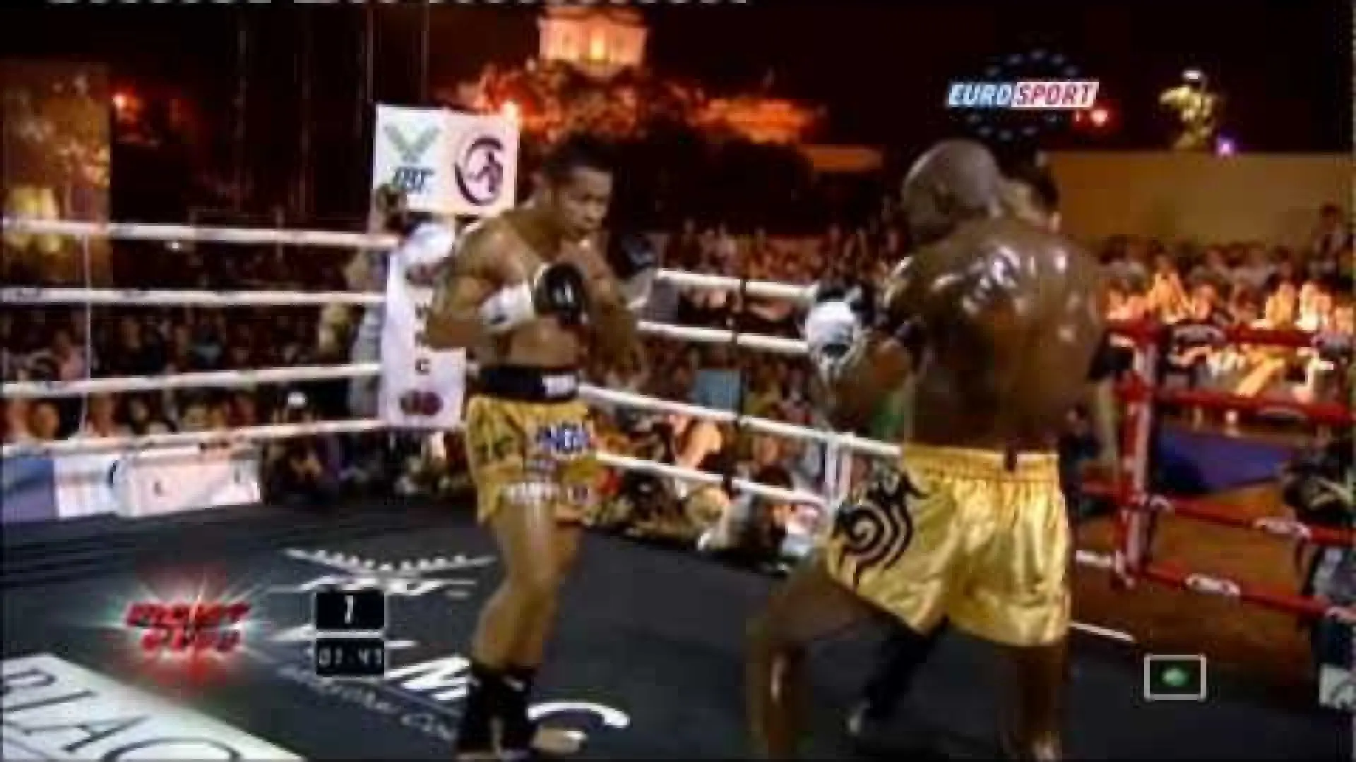 Yodsanklai Fairtex vs Vuyisile Colossa (Fight Video)