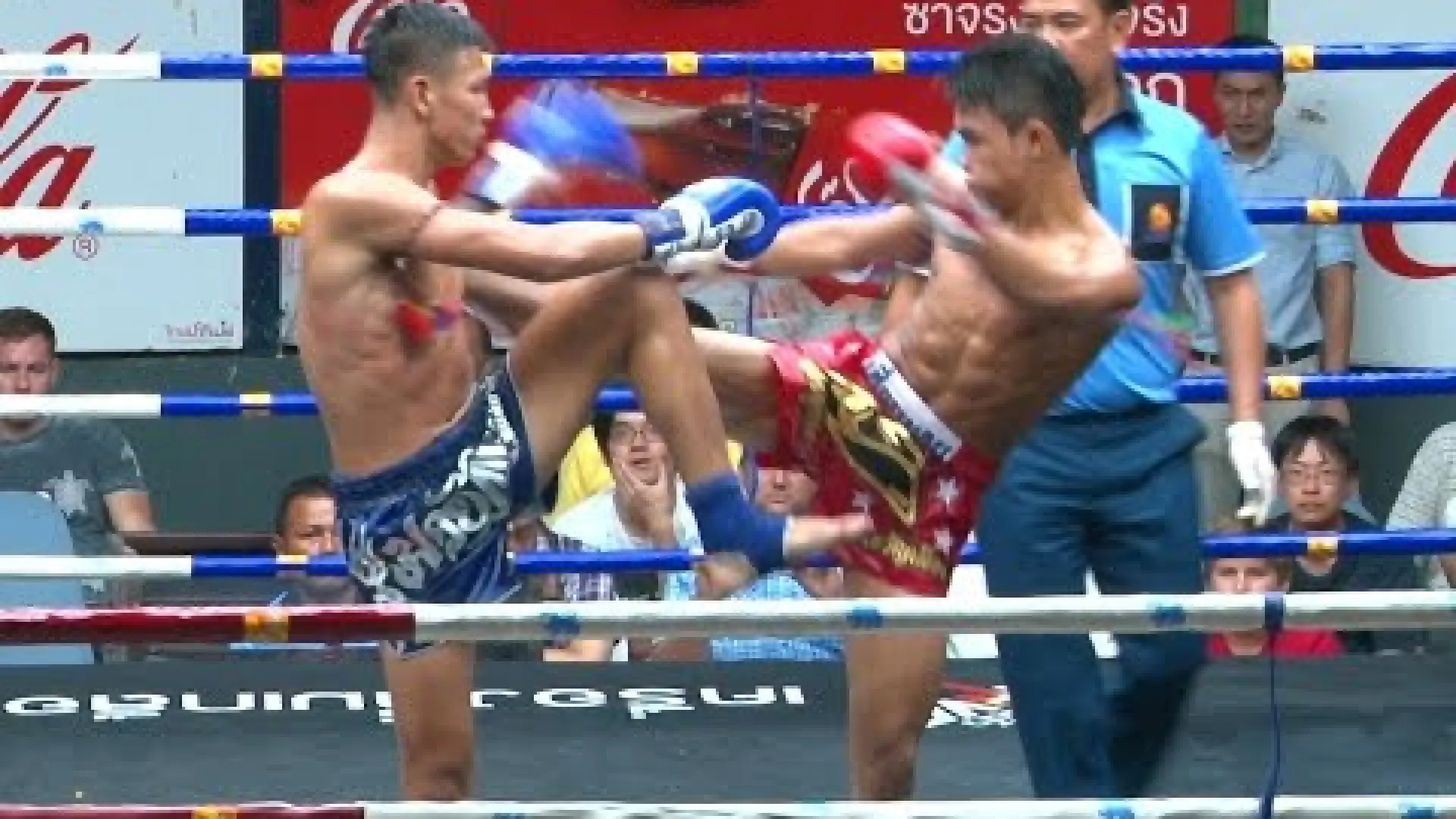 PhetUtong Or Kwanmuang vs Bangpleenoi Petchyindee (Fight Video)