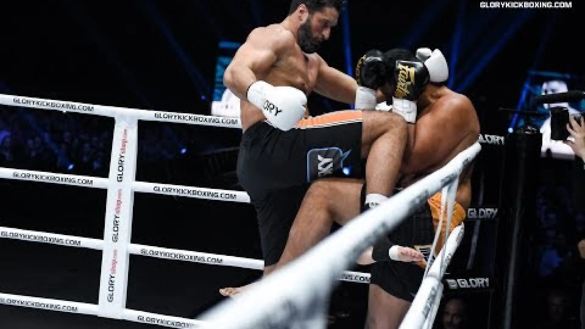Jamal Ben Saddik vs Junior Tafa (Fight Video)