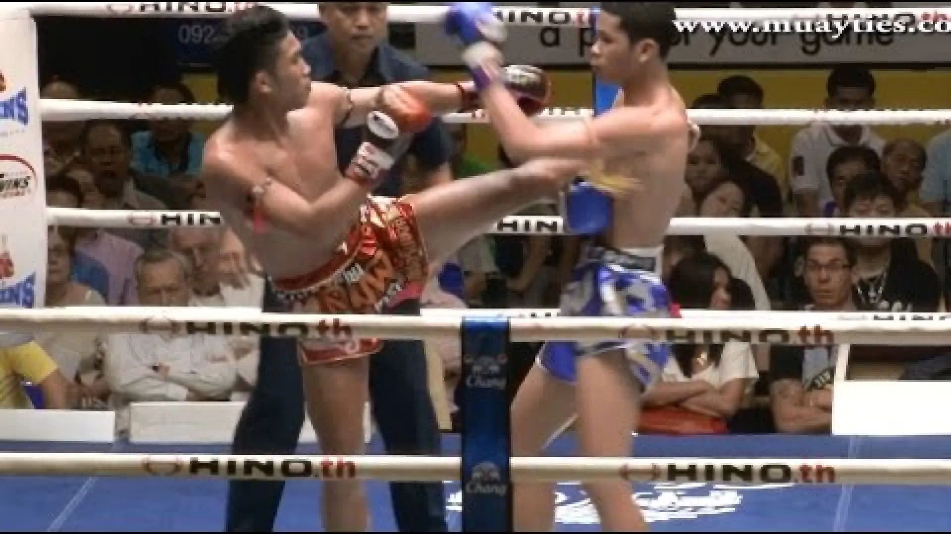 Superbank Sakchaichote vs Thaksinlek Kiatniwat (Fight Video)