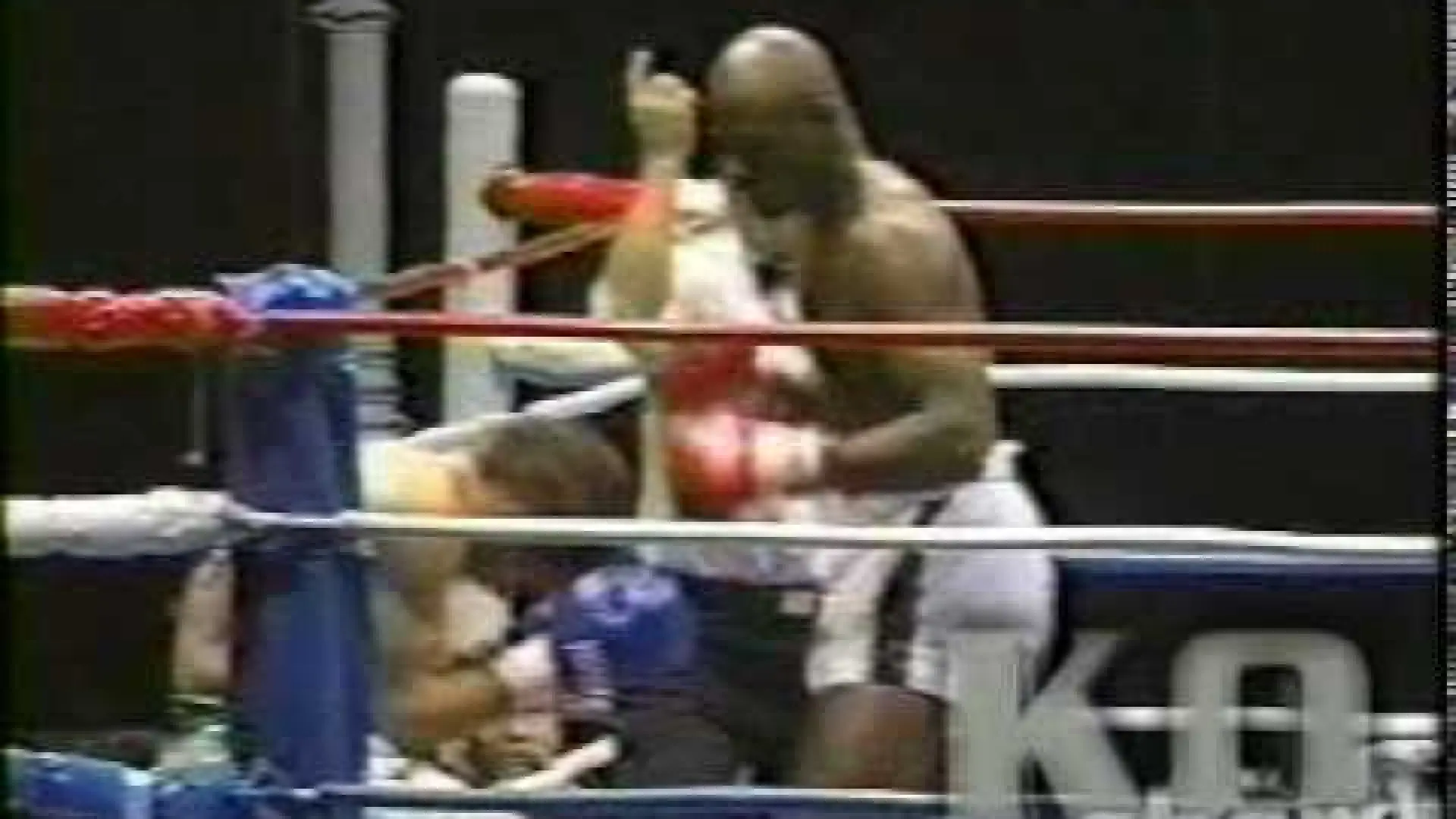 Ernesto Hoost vs Maurice Travis (Fight Video)