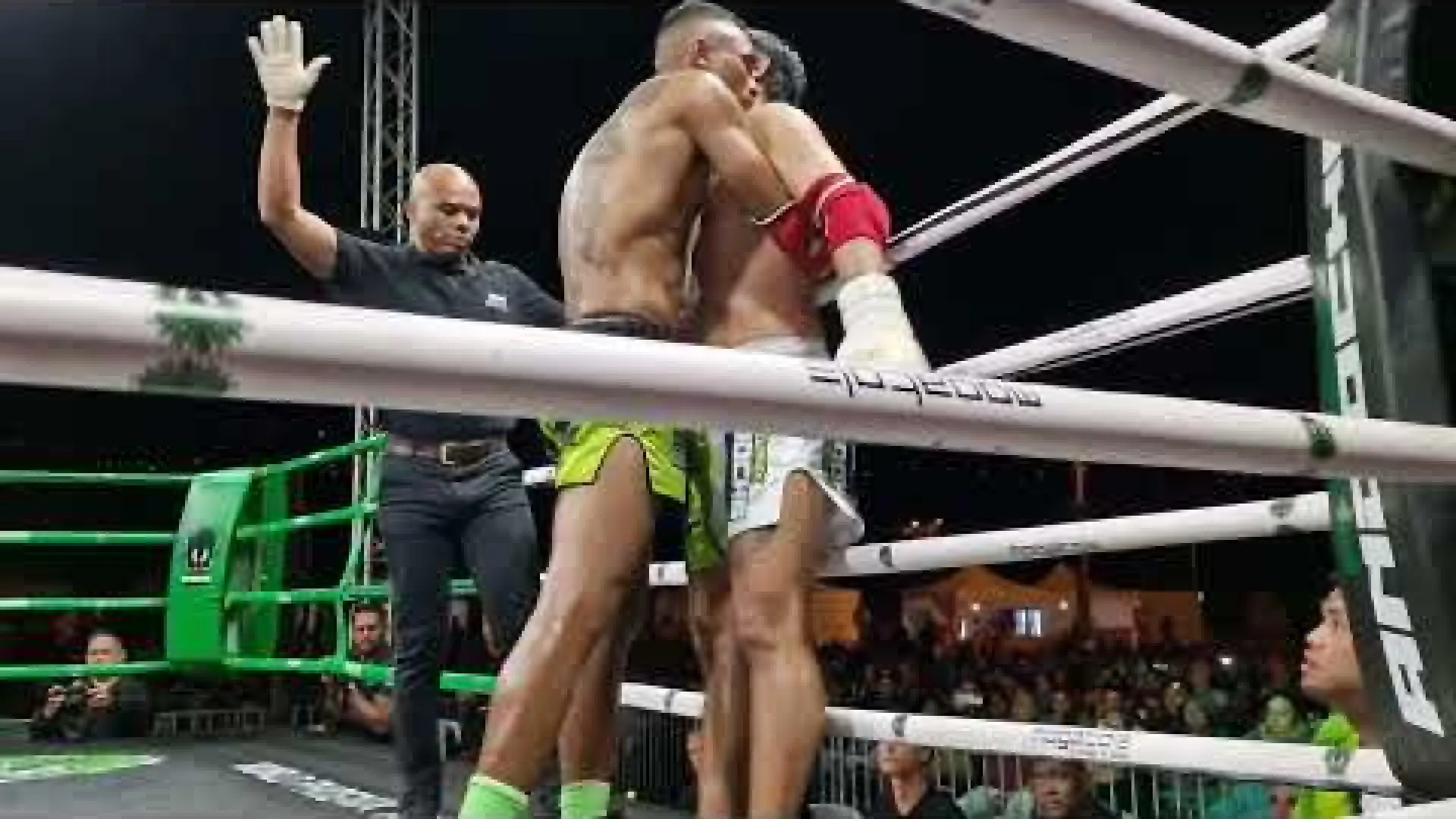 Sudsakorn Sor Klinmee vs Samuel Andoche (Fight Video)