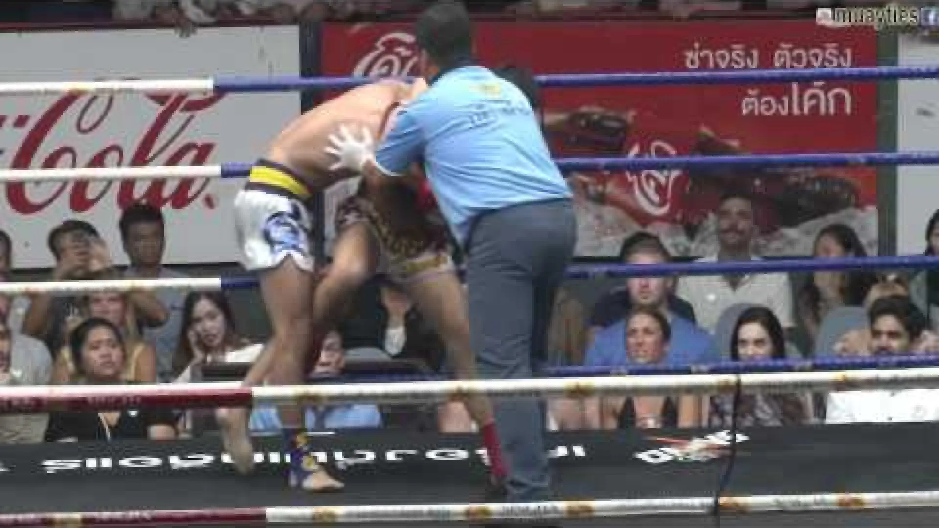 Thaksinlek Kiatniwat vs Yokvittaya Phetsimean (Fight Video)
