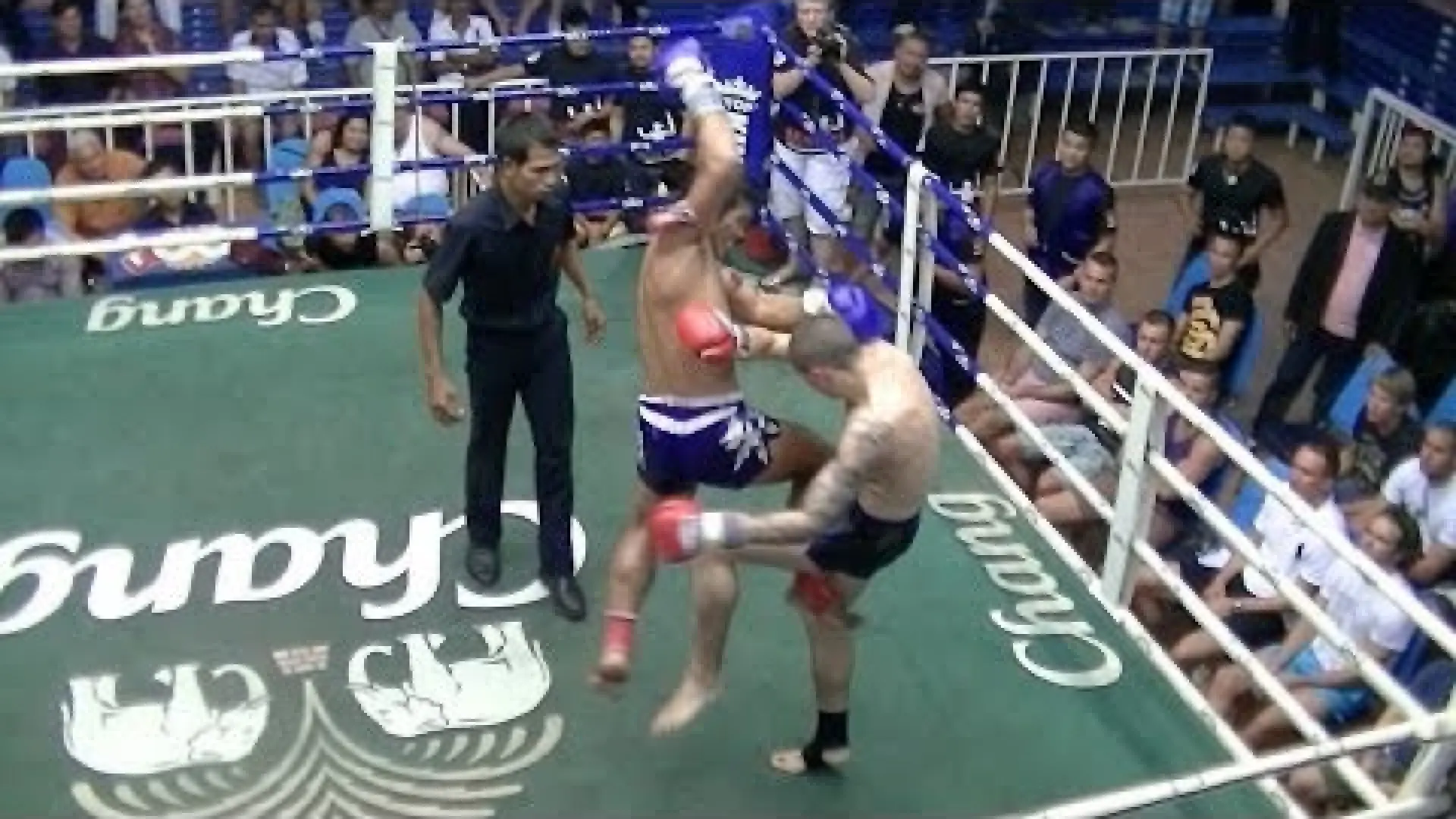 Toby Smith vs Parinya Sumalee (Fight Video)