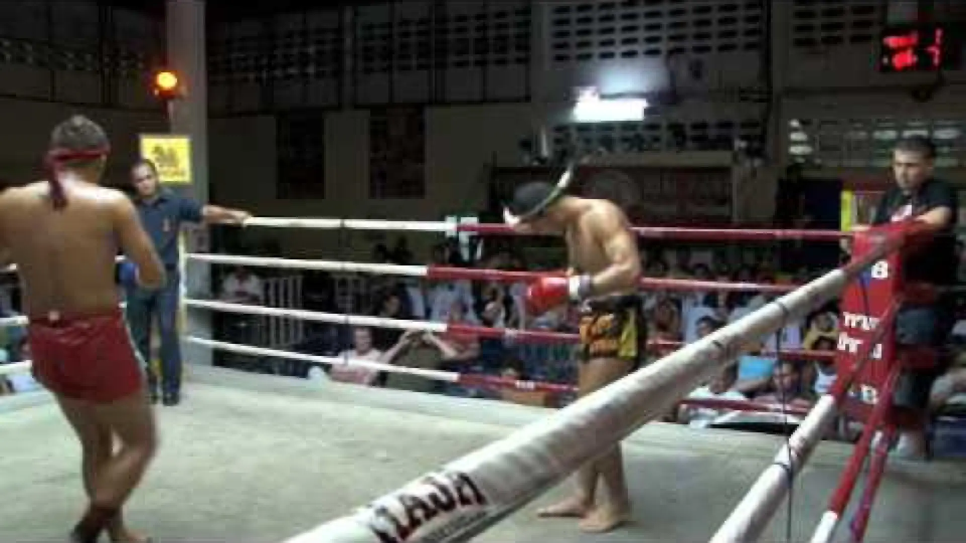 Bernueng Topkingboxing vs Komkaew Unknown (Fight Video)