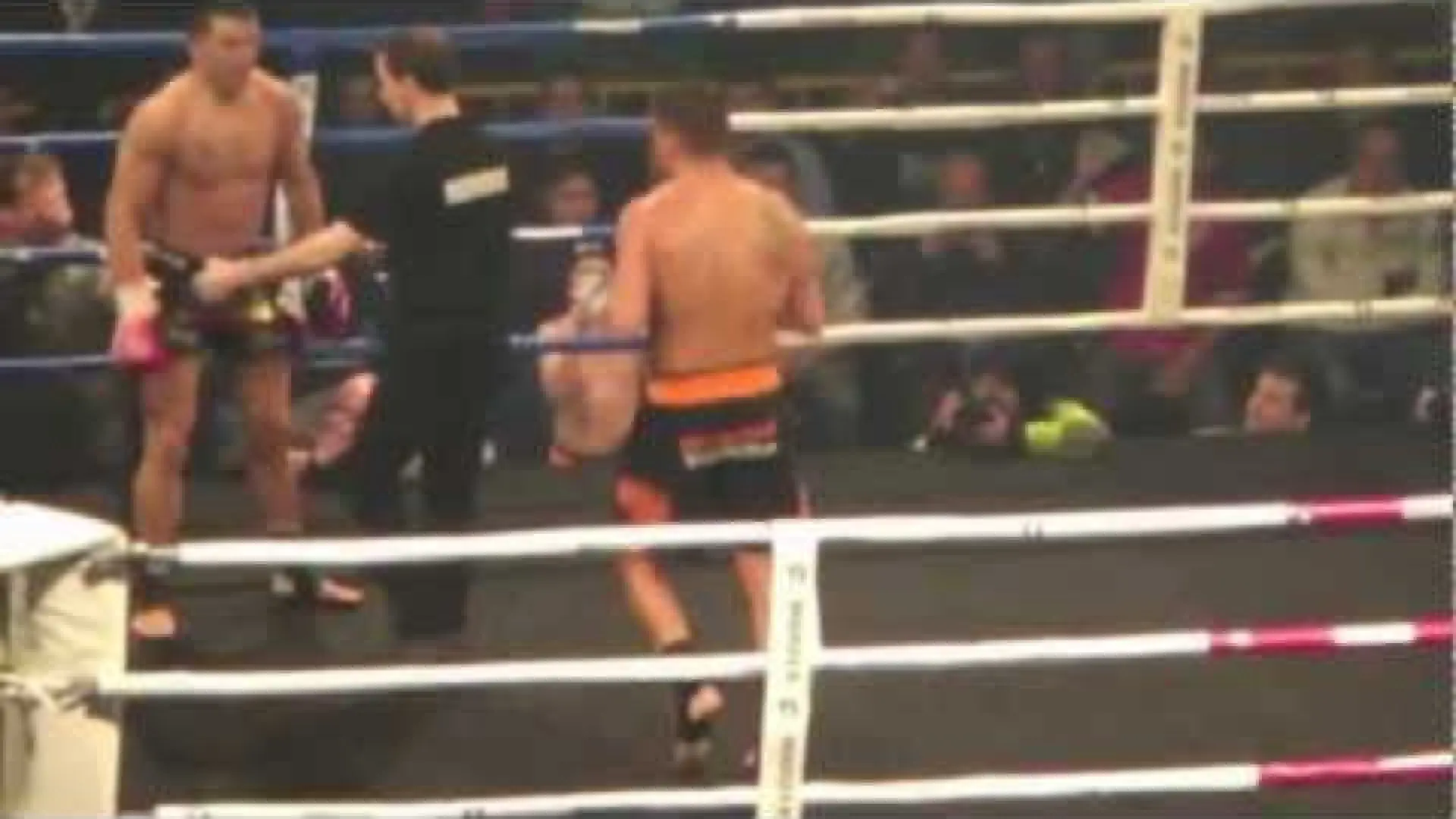 Albert Kraus vs Abraham Roqueñi (Fight Video)