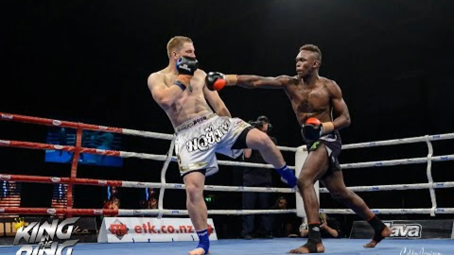Israel Adesanya vs Jamie Eades (Fight Video)