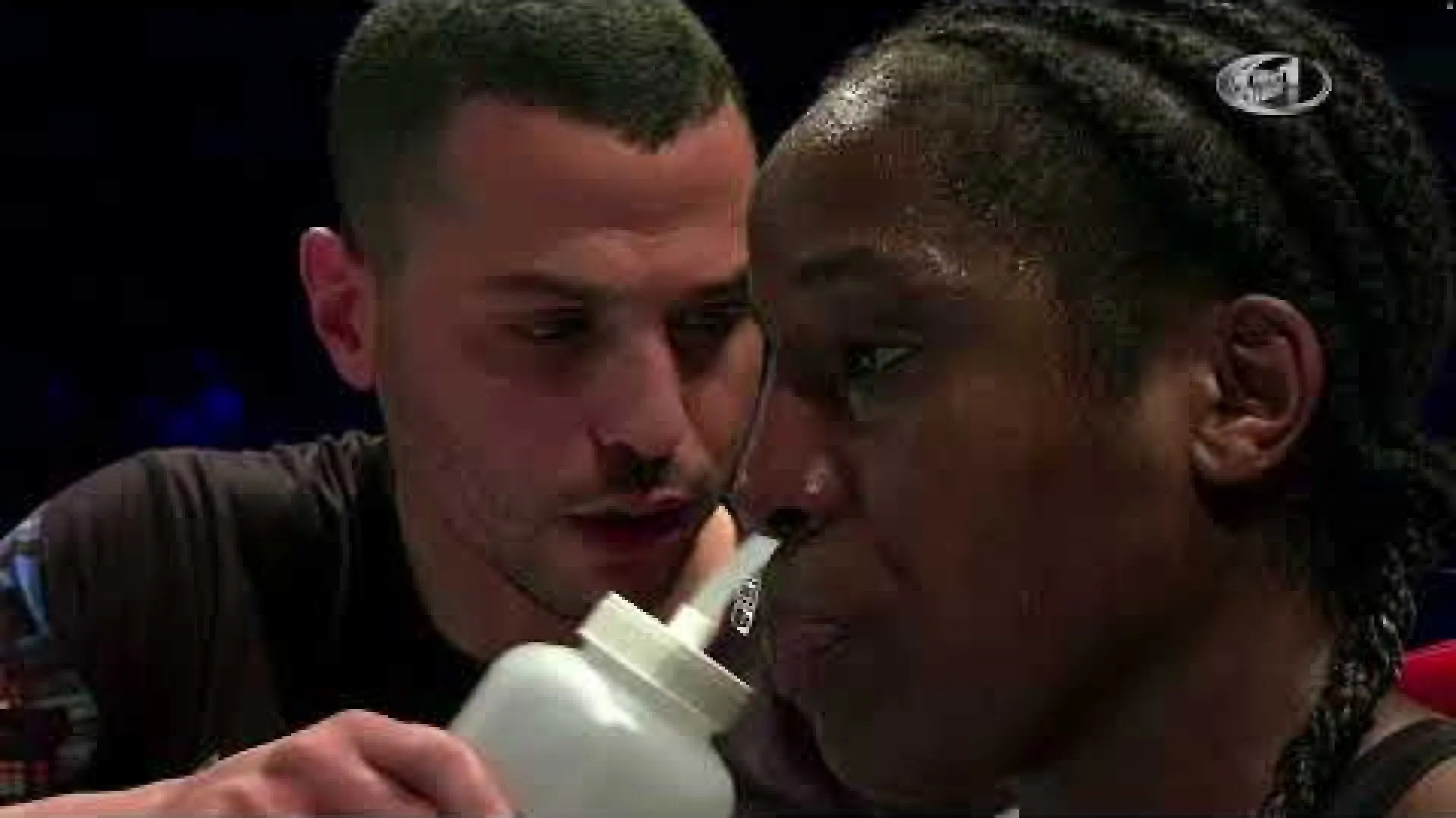 Nina van Dalum vs Anaëlle Angerville (Fight Video)