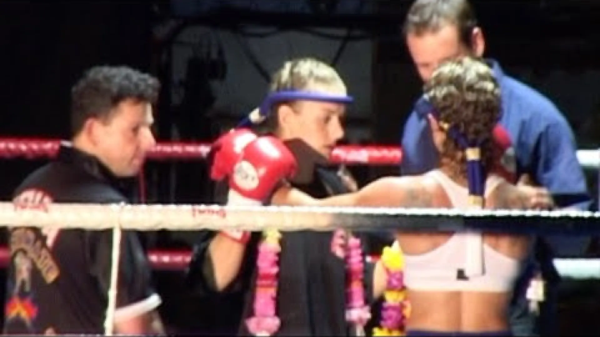 Laura Skinner vs Karen Williams (Fight Video)