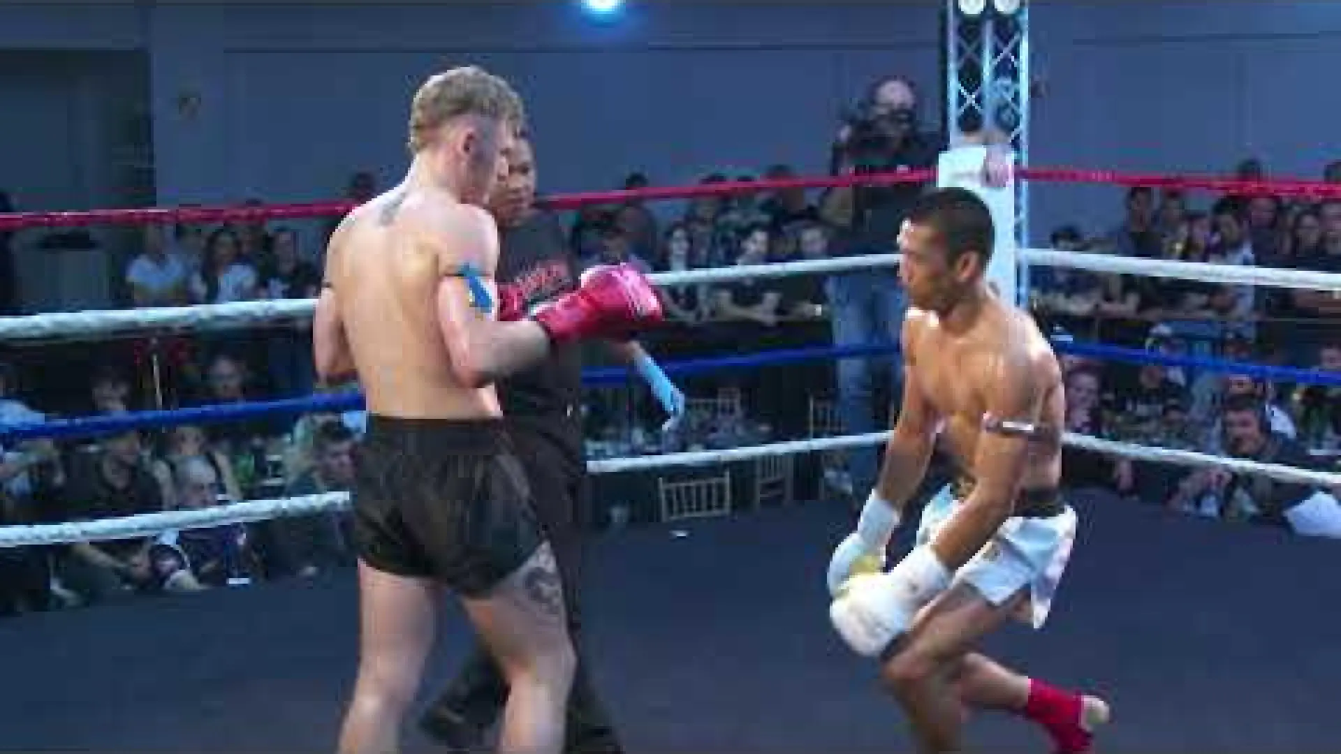 Bak Sukhari vs Max McVicker (Fight Video)