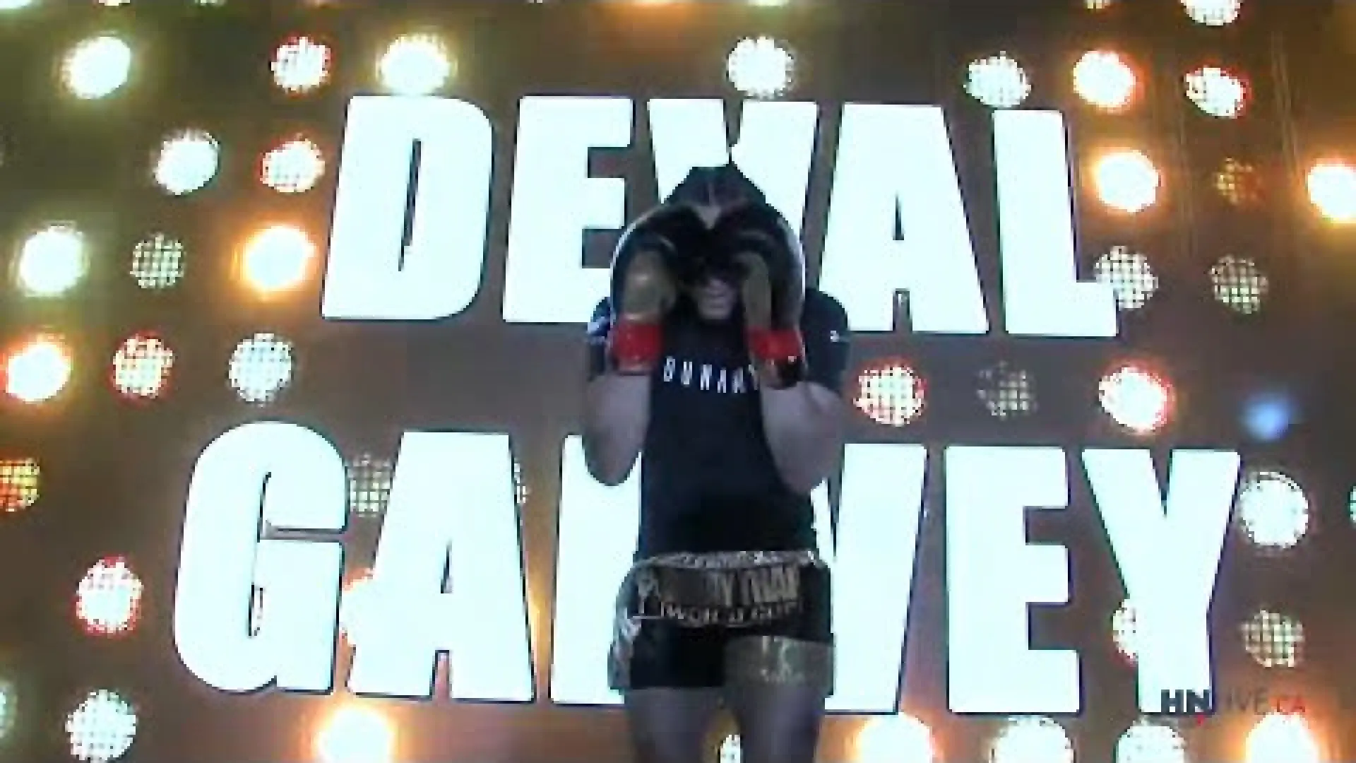 Deval Garvey vs Andrew Lewis (Fight Video)