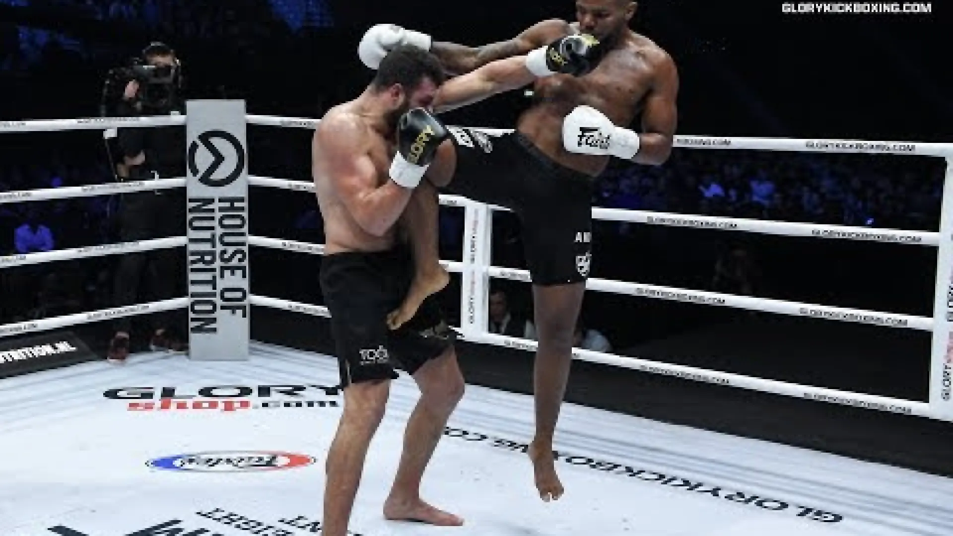 Luis Tavares vs Artur Gorlov (Fight Video)