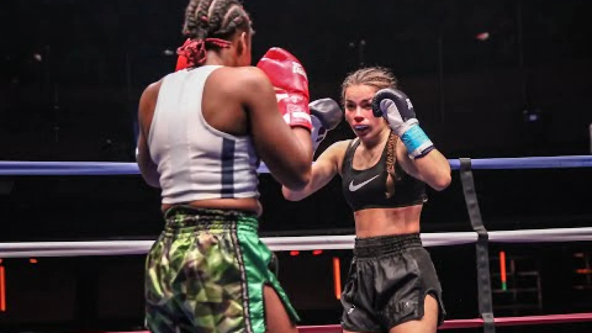 Elia Dewu vs Sarah Sepulveda (Fight Video)